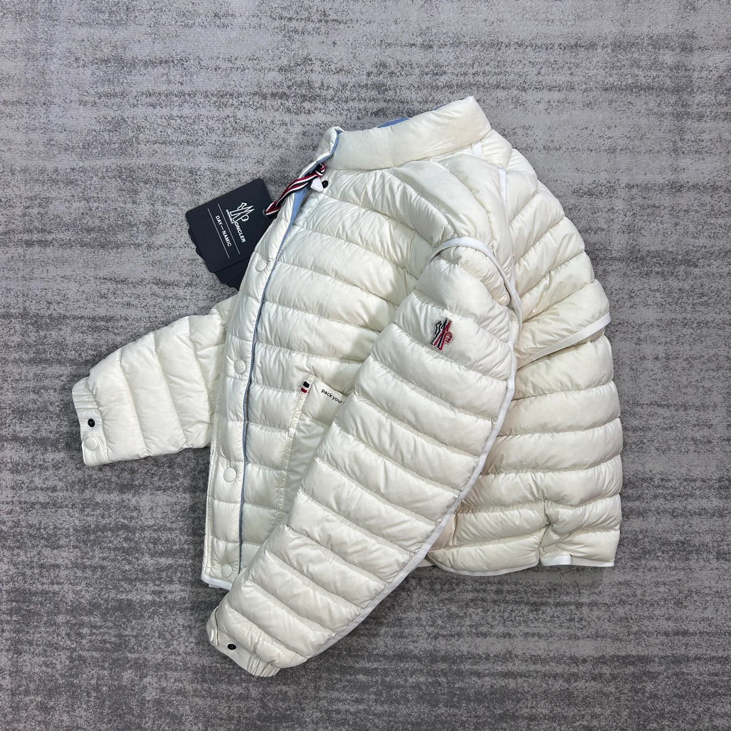 Women's Jackets And Down Jackets MONCLER 18255172
