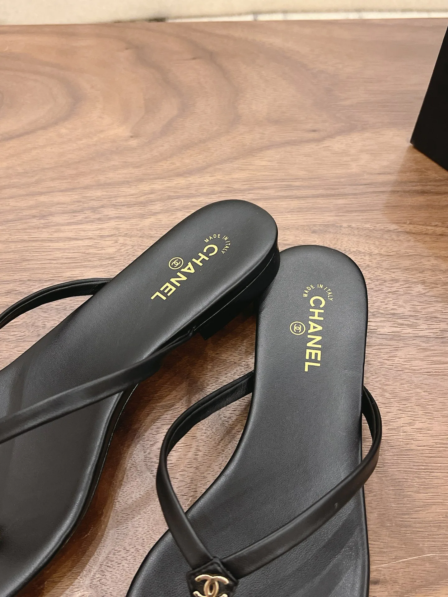 Women's Flip-Flops CHANEL 16944164