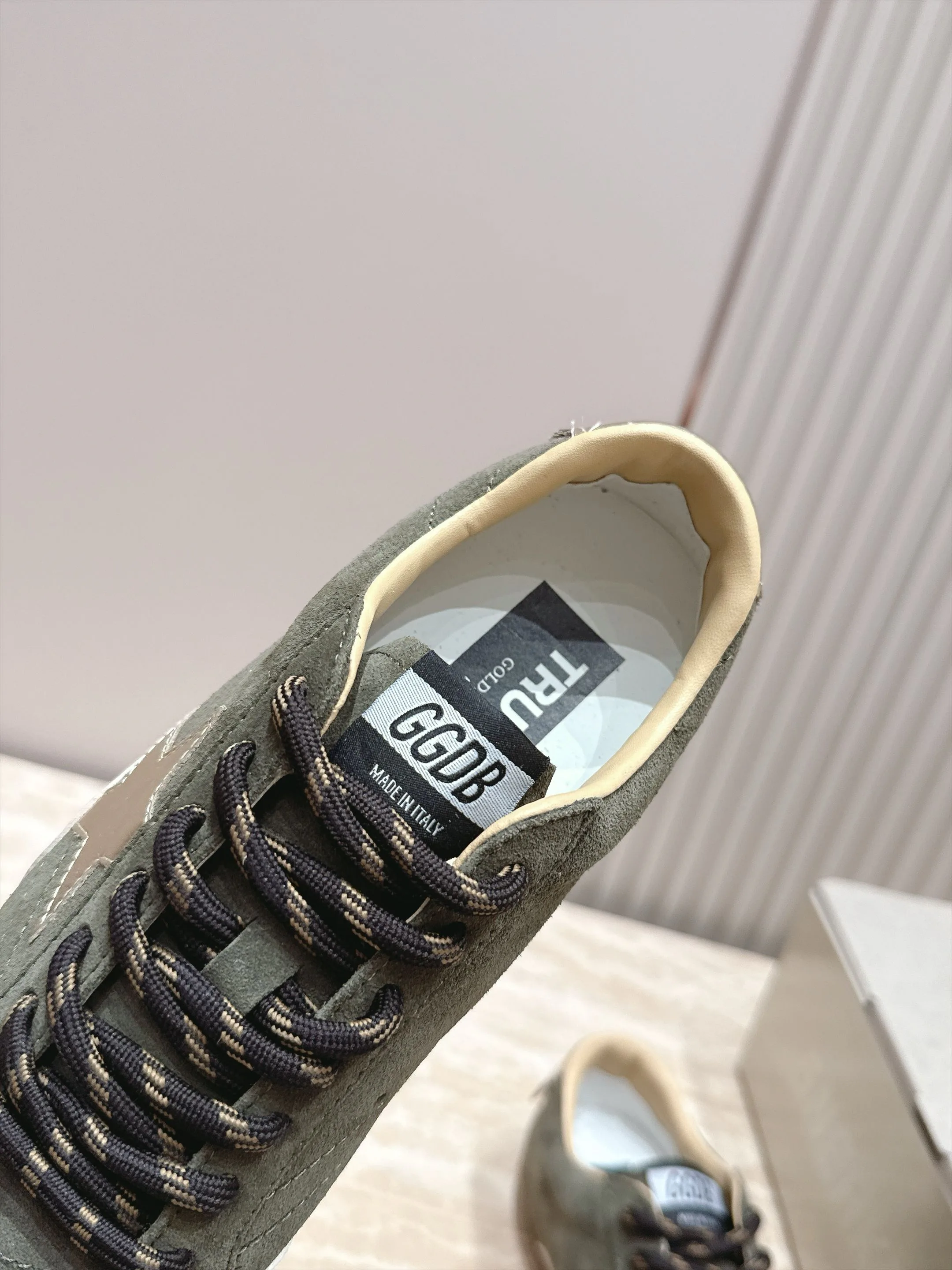 Women's Sneakers GOLDEN GOOSE 18420766