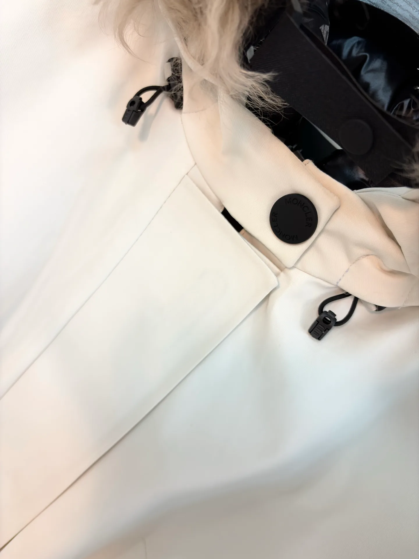 Women's Jackets And Down Jackets MONCLER 18188680