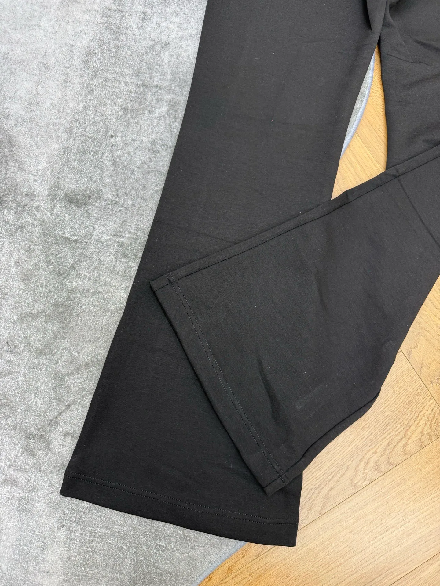 Women's Trousers SAINT LAURENT 18450972