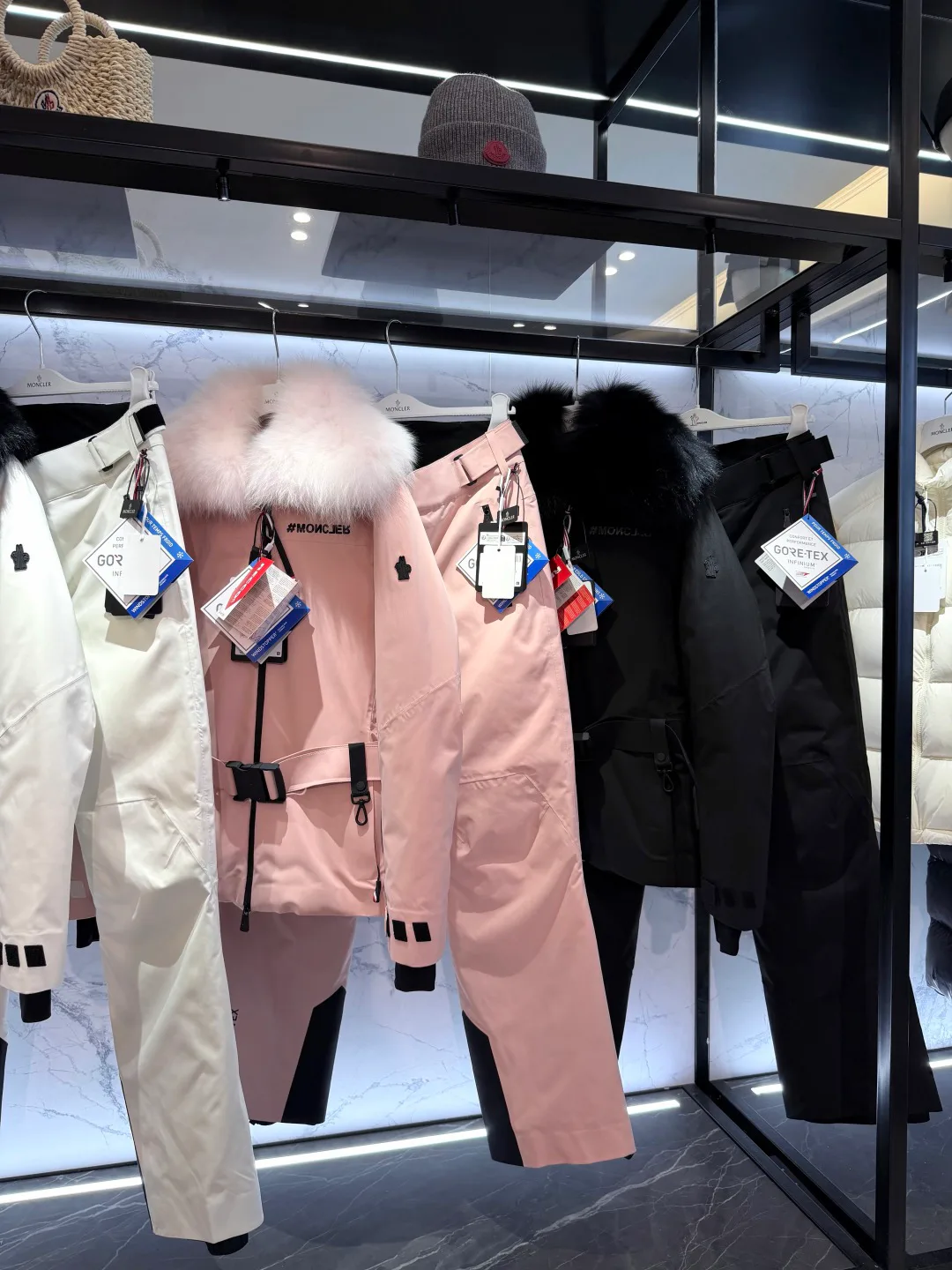 Women's Jackets And Down Jackets MONCLER 18133608