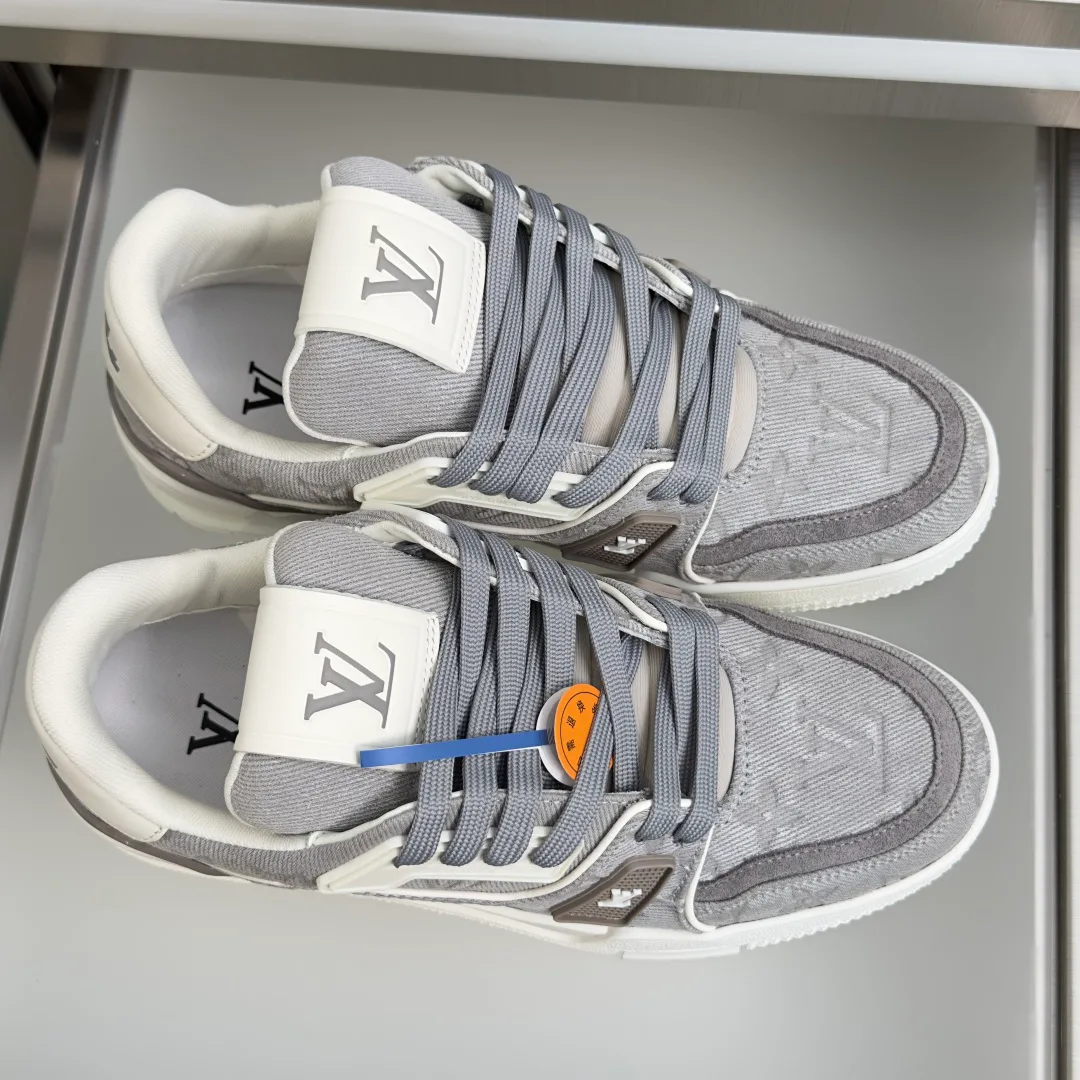 Women's Sneakers LOUIS VUITTON 17483689