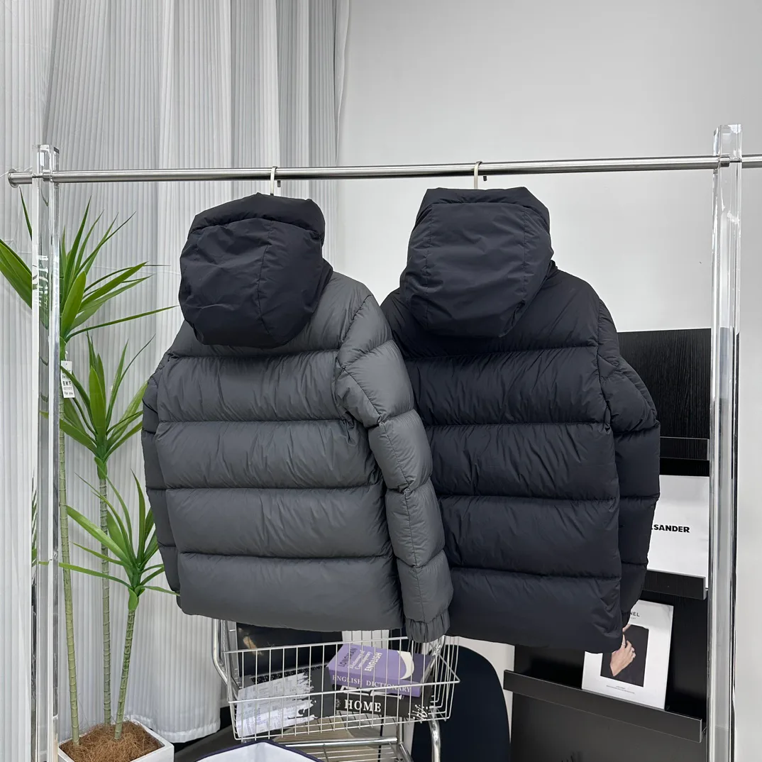Women's Jackets And Down Jackets MONCLER 18415710
