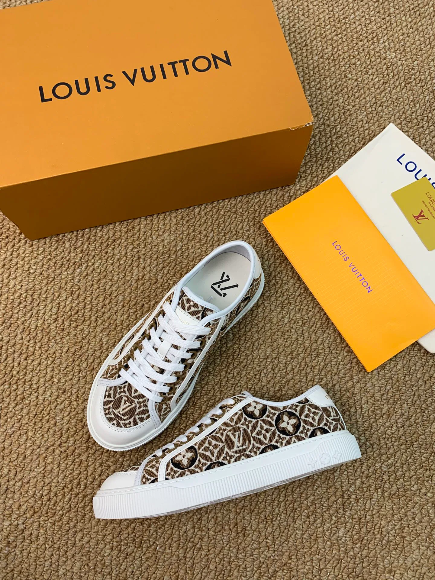 Women's Sneakers LOUIS VUITTON 17545200