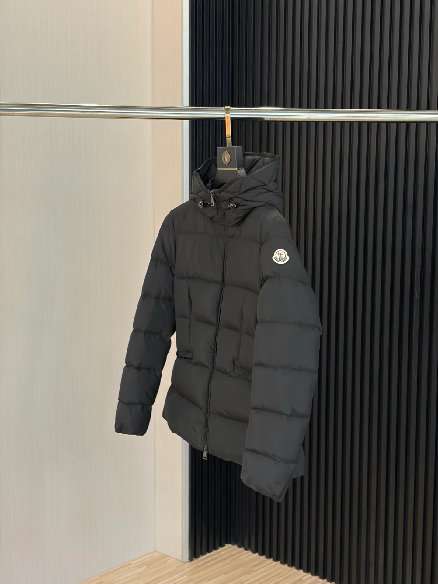 Women's Jackets And Down Jackets MONCLER 18188678