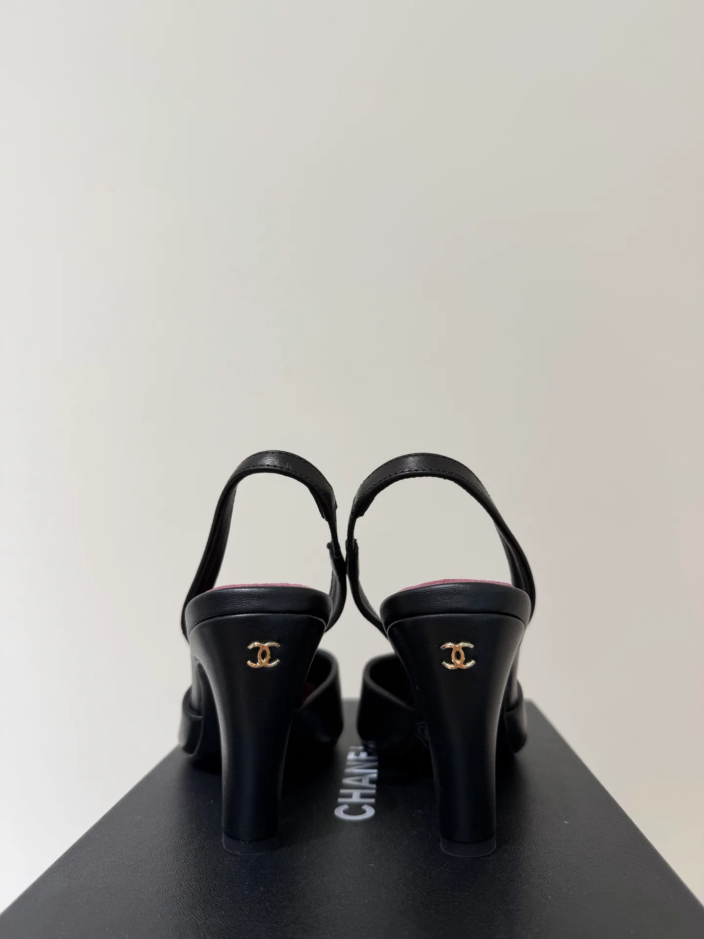 Women's Heels CHANEL 18080020