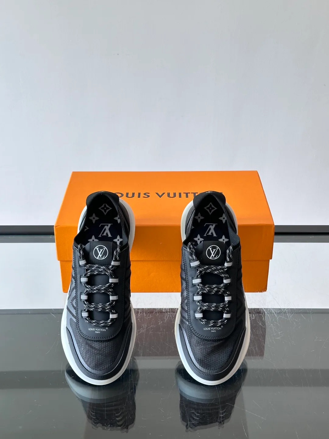 Men's Sneakers LOUIS VUITTON 17069297