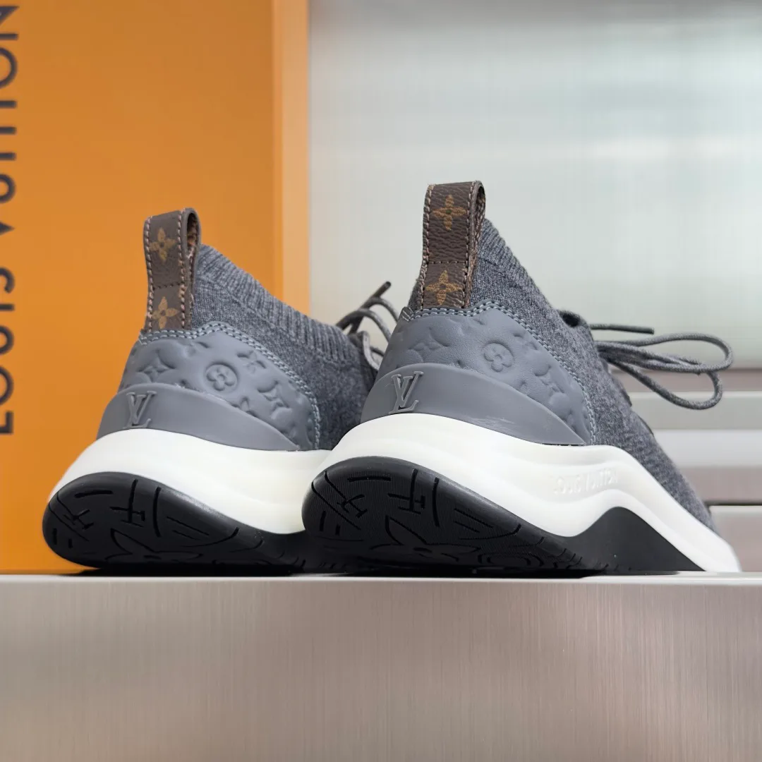 Women's Sneakers LOUIS VUITTON 17950528