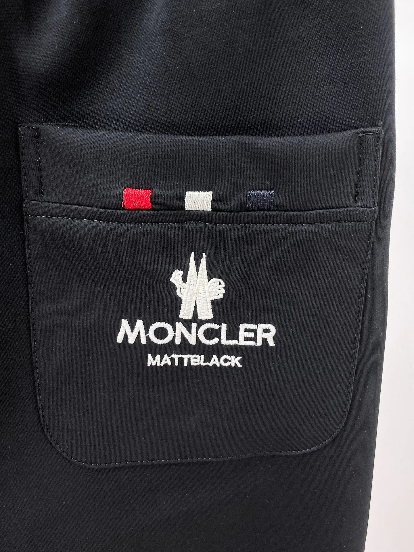 Men's Trousers MONCLER 18399359