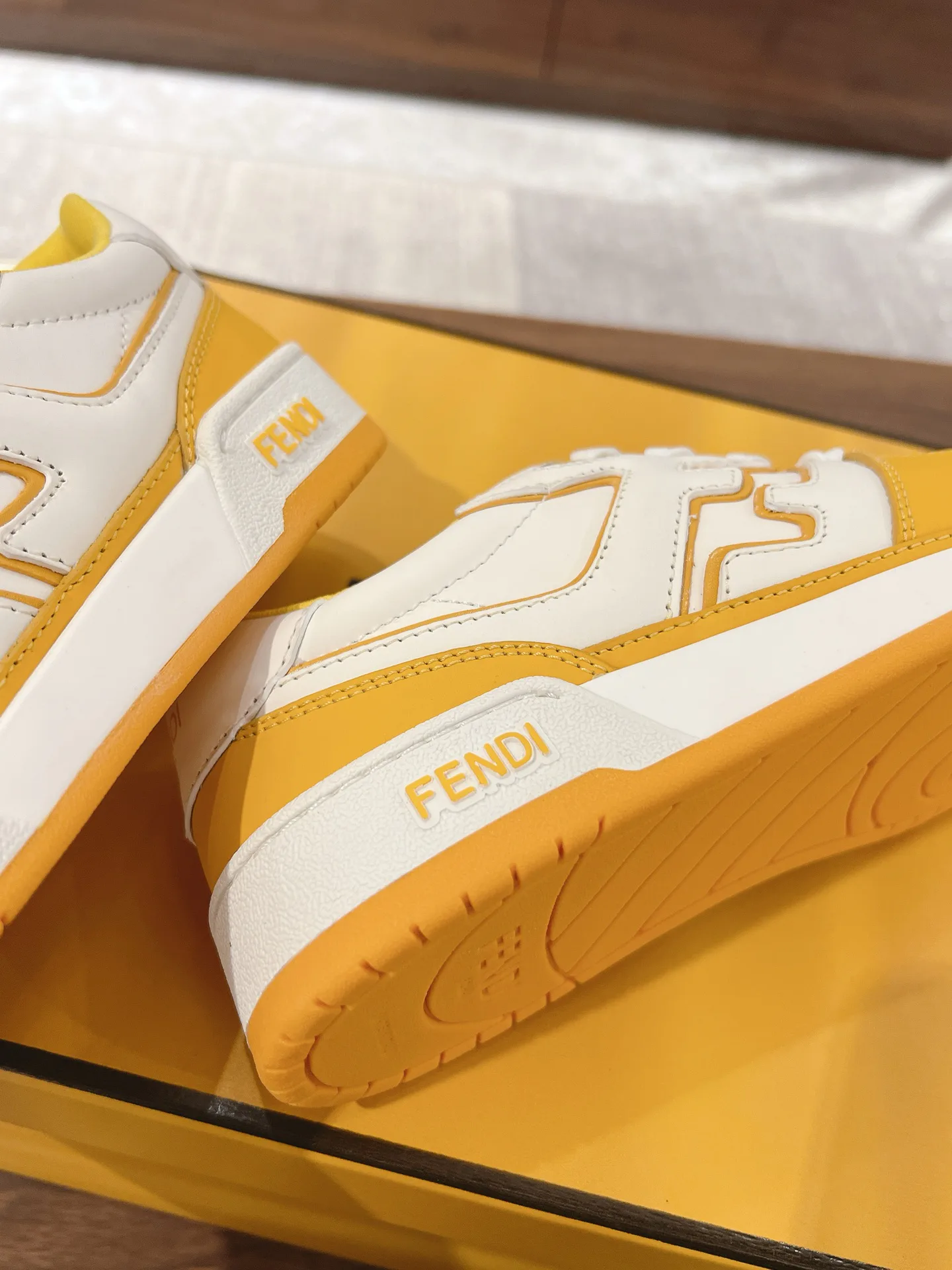 Women's Sneakers FENDI 18219545