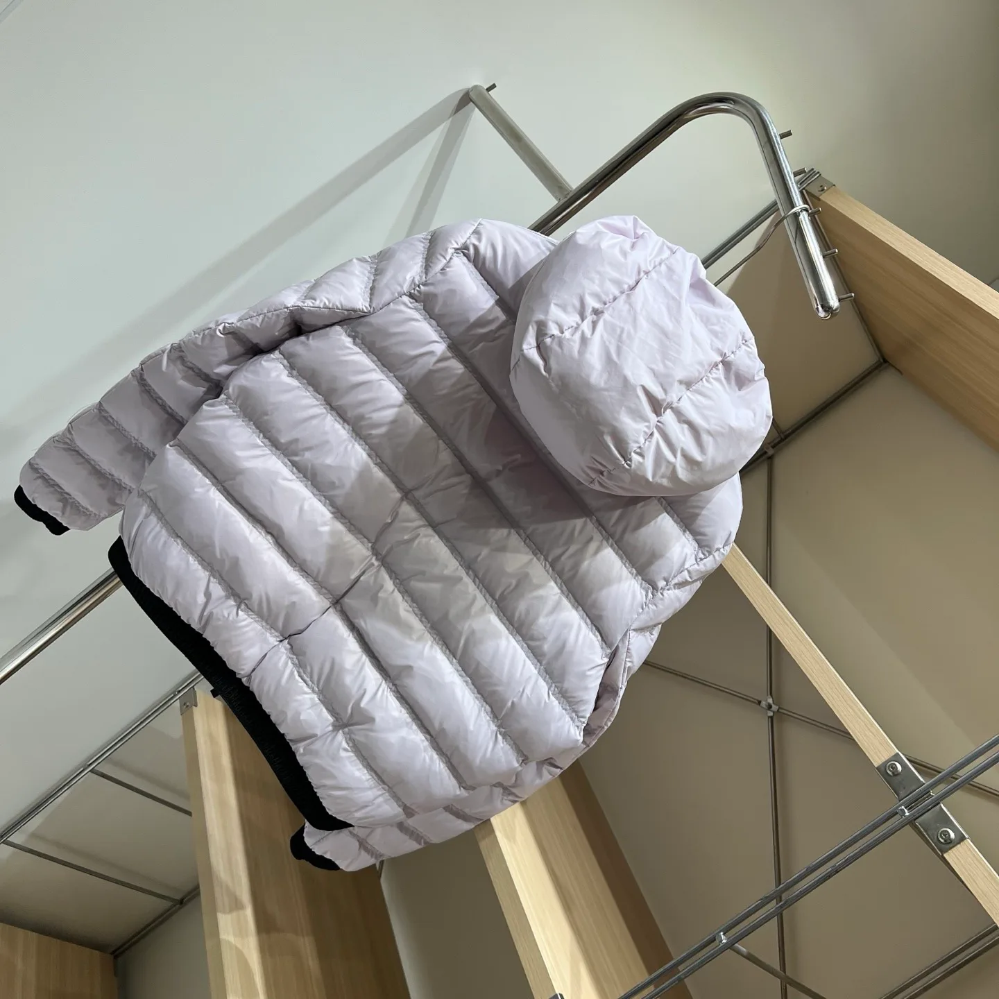 Women's Jackets And Down Jackets MONCLER 18001761