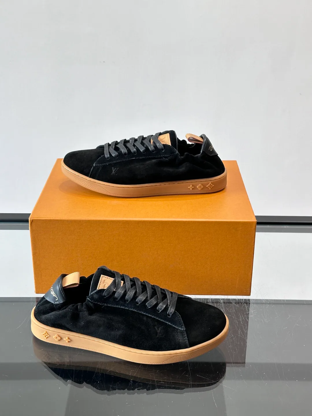 Men's Sneakers LOUIS VUITTON 18263700