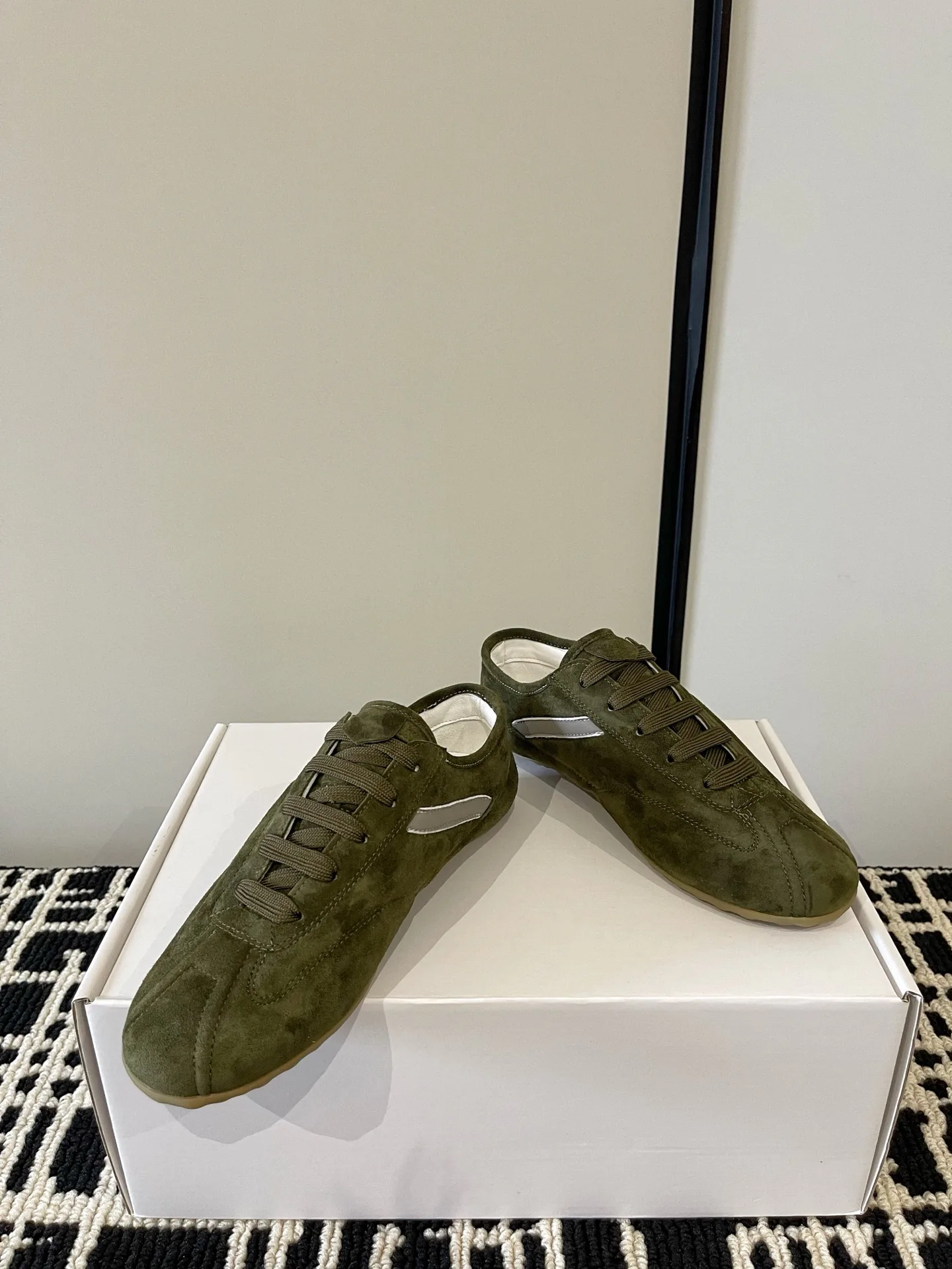 Women's Sneakers ALEXANDER MCQUEEN 18386247