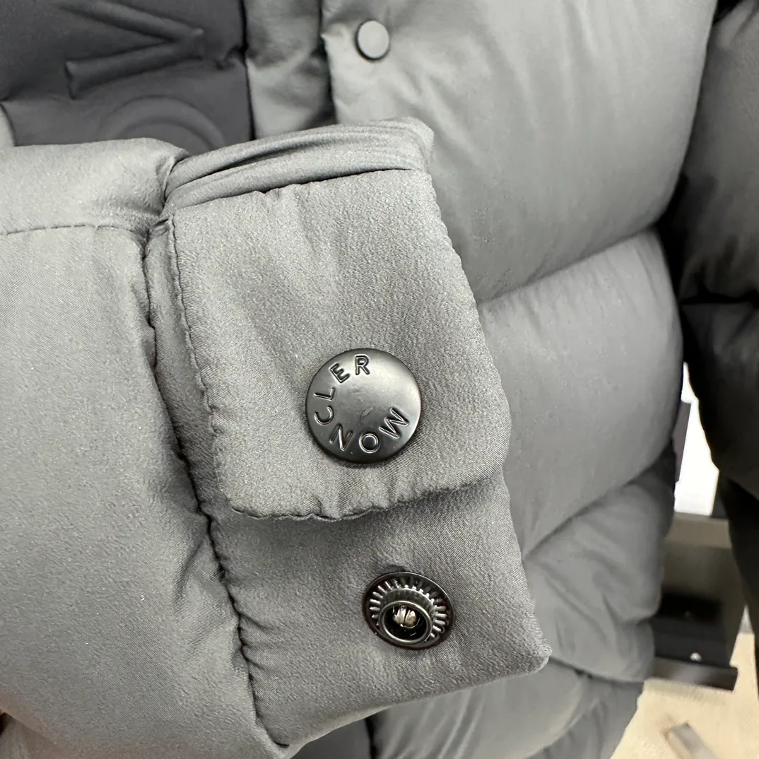 Women's Jackets And Down Jackets MONCLER 18415707