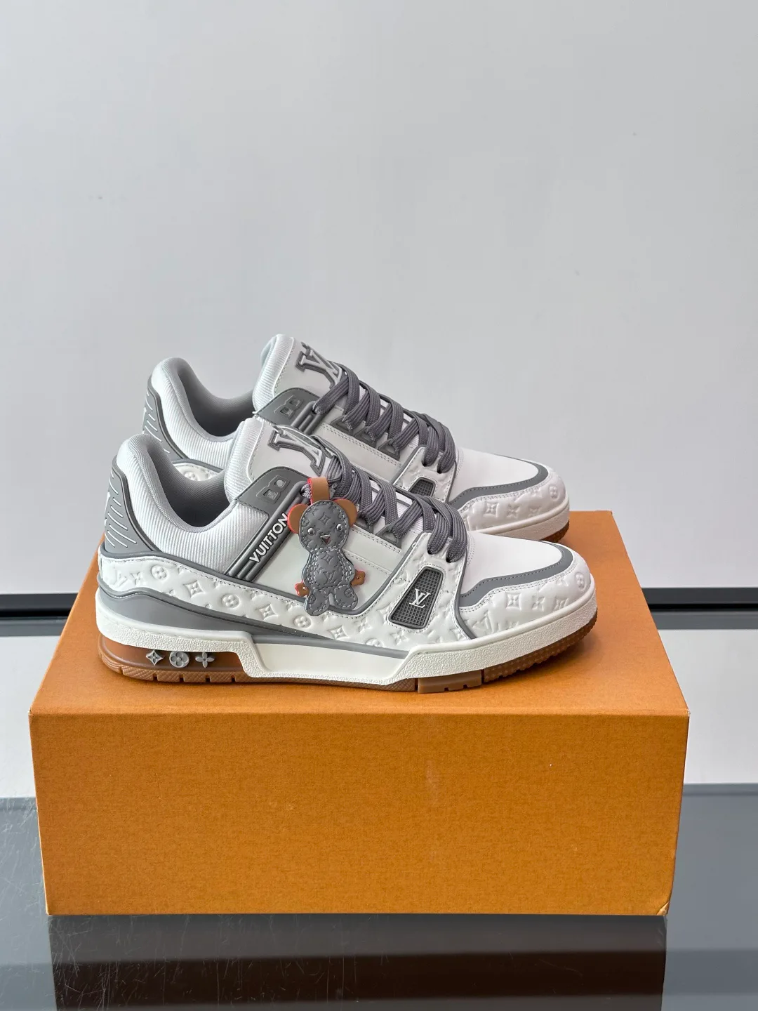 Women's Sneakers LOUIS VUITTON 18102724