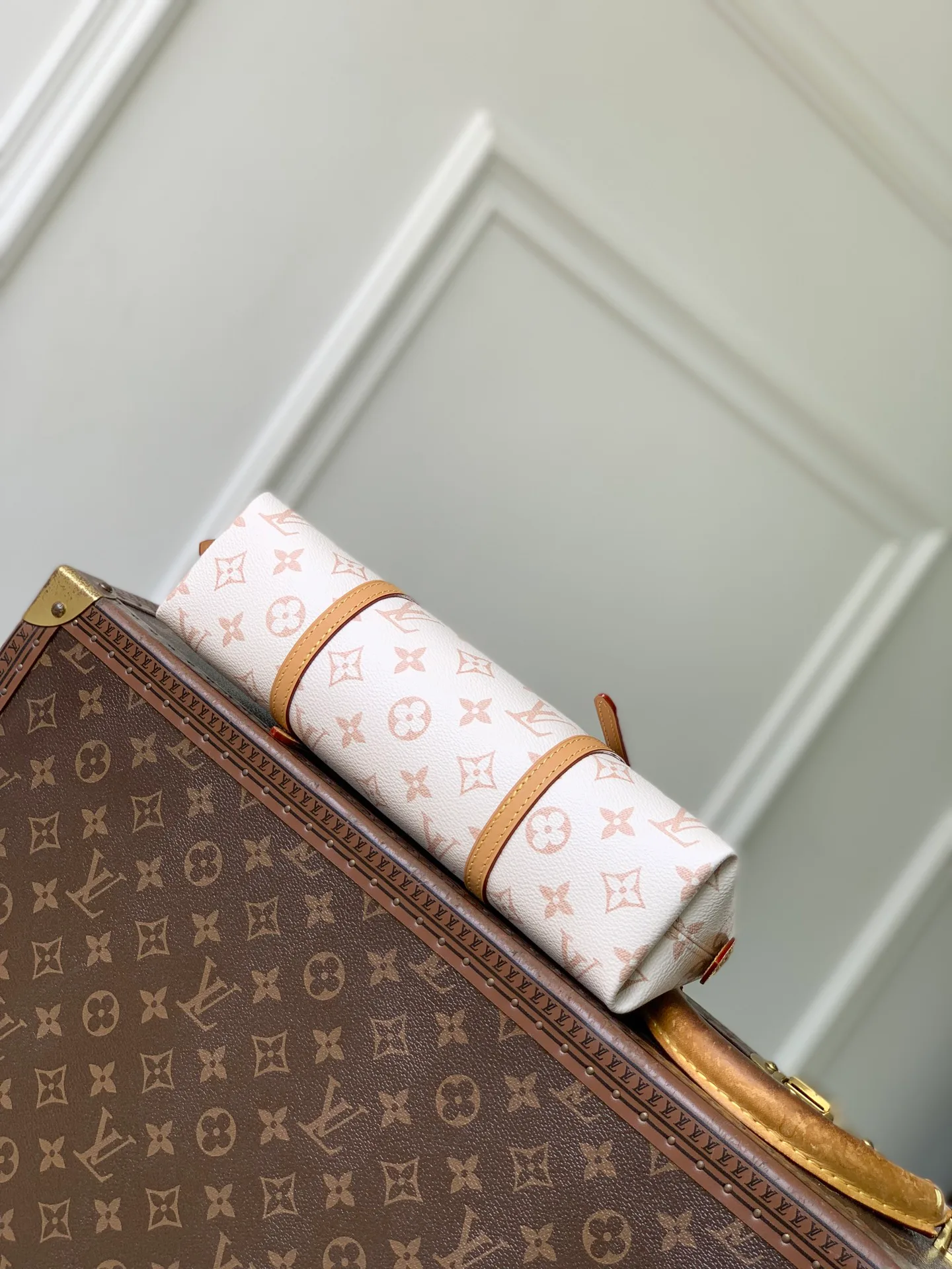 Women's Shoulder Bags LOUIS VUITTON 18147521