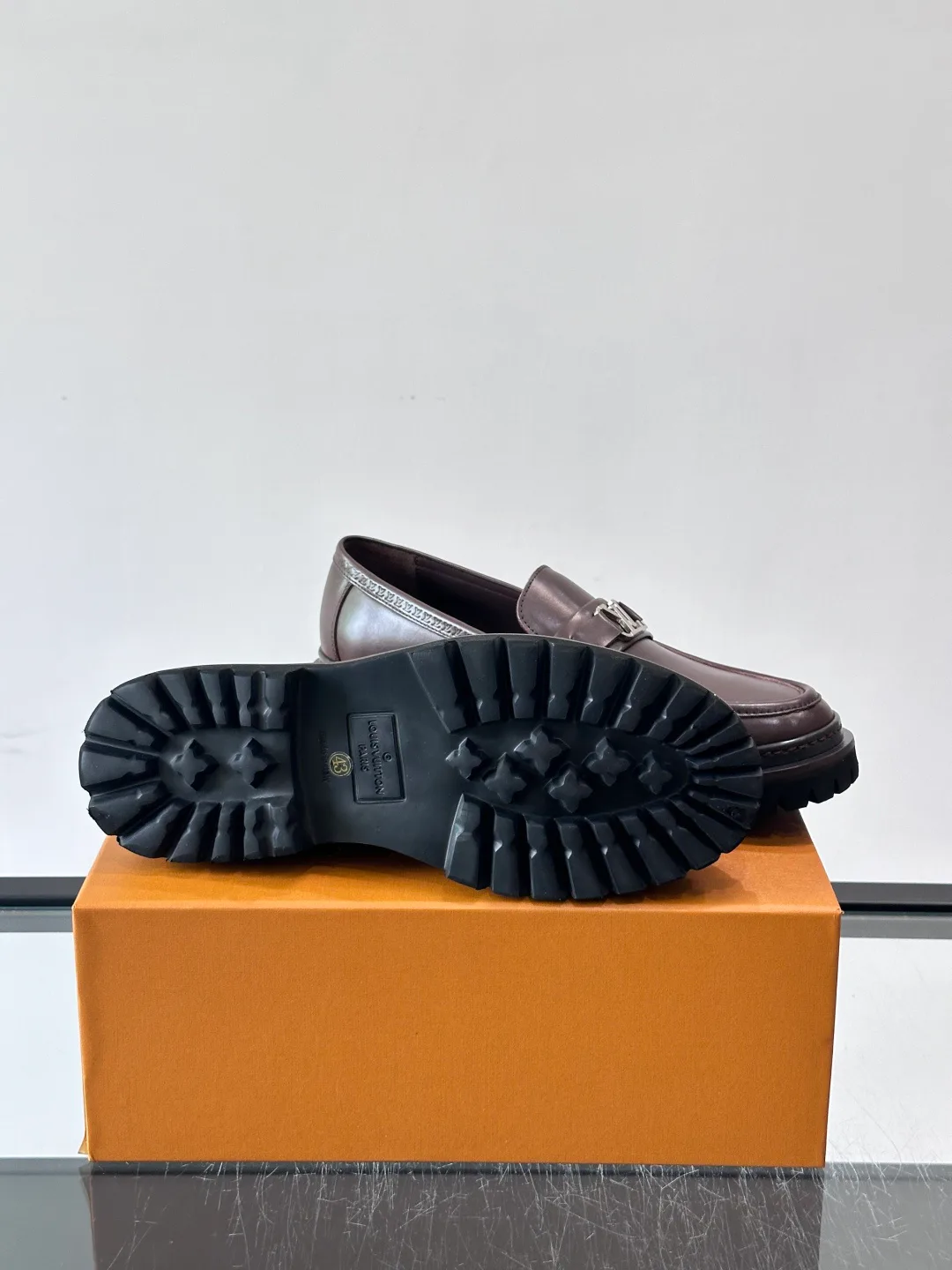 Men's Loafers And Dress Shoes LOUIS VUITTON 17646072