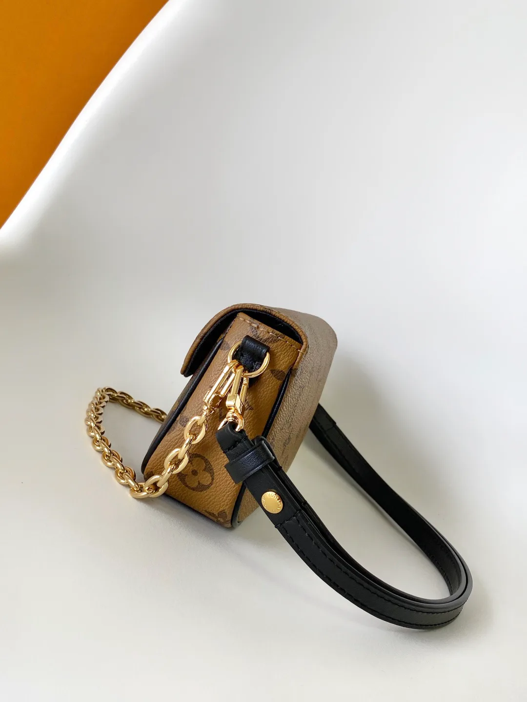 Women's Shoulder Bags LOUIS VUITTON 17949182