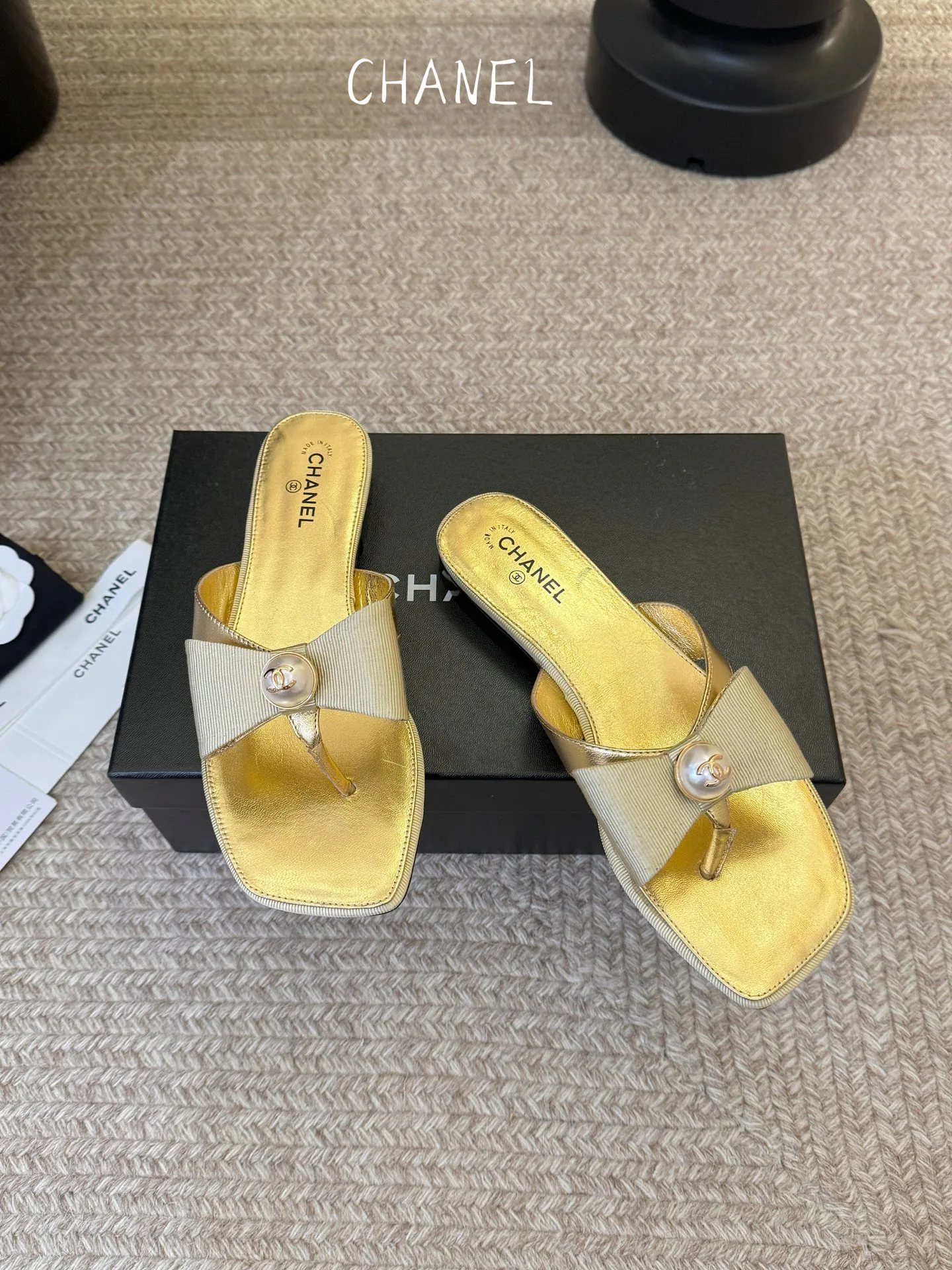 Women's Flip-Flops CHANEL 17220371