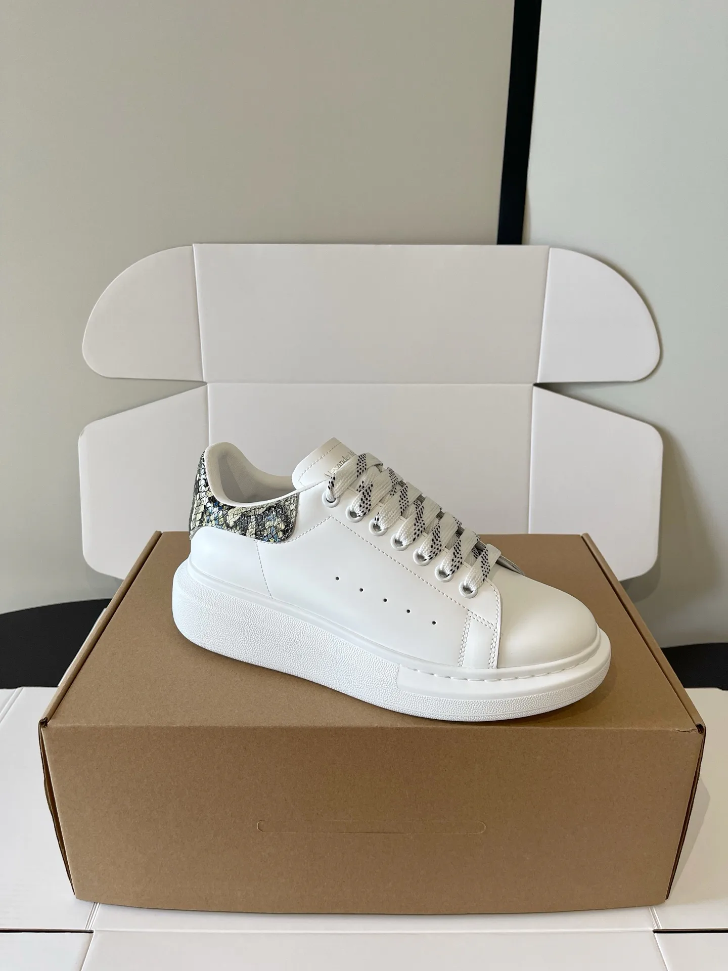 Women's Sneakers ALEXANDER MCQUEEN 17898878
