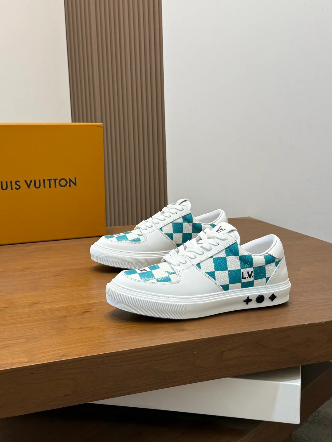 Men's Sneakers LOUIS VUITTON 17447612