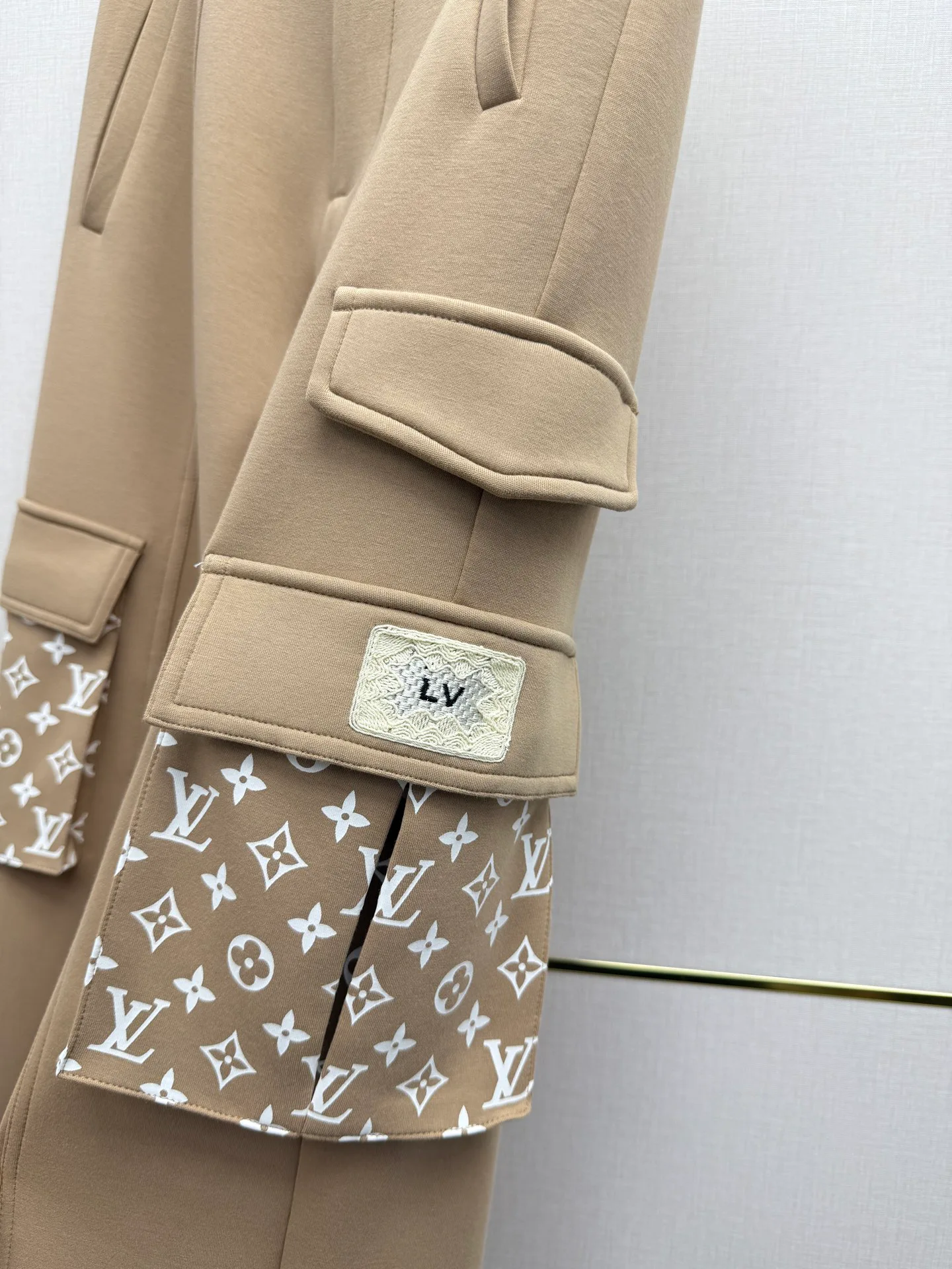 Women's Trousers LOUIS VUITTON 17829220