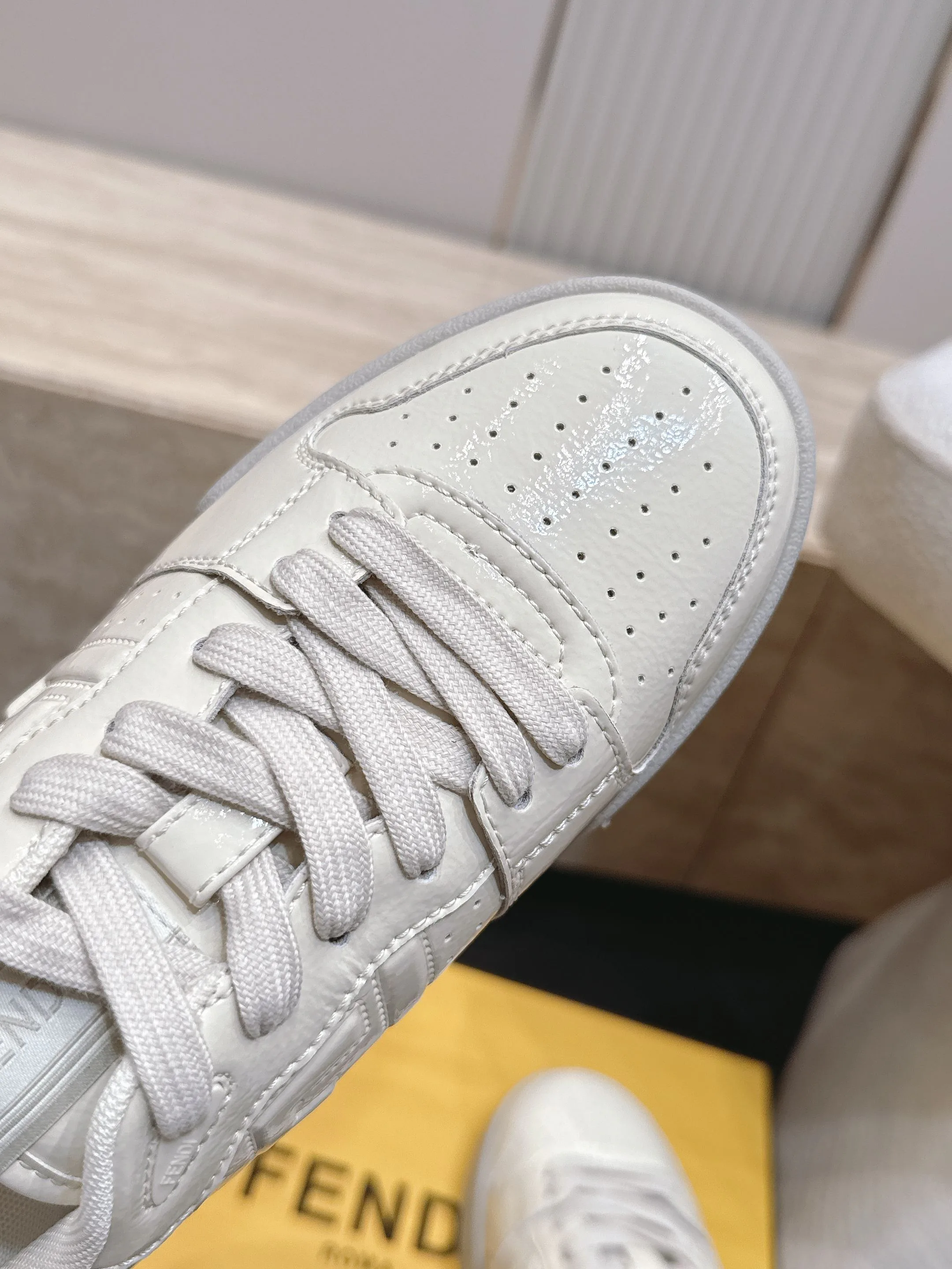 Women's Sneakers FENDI 17682039