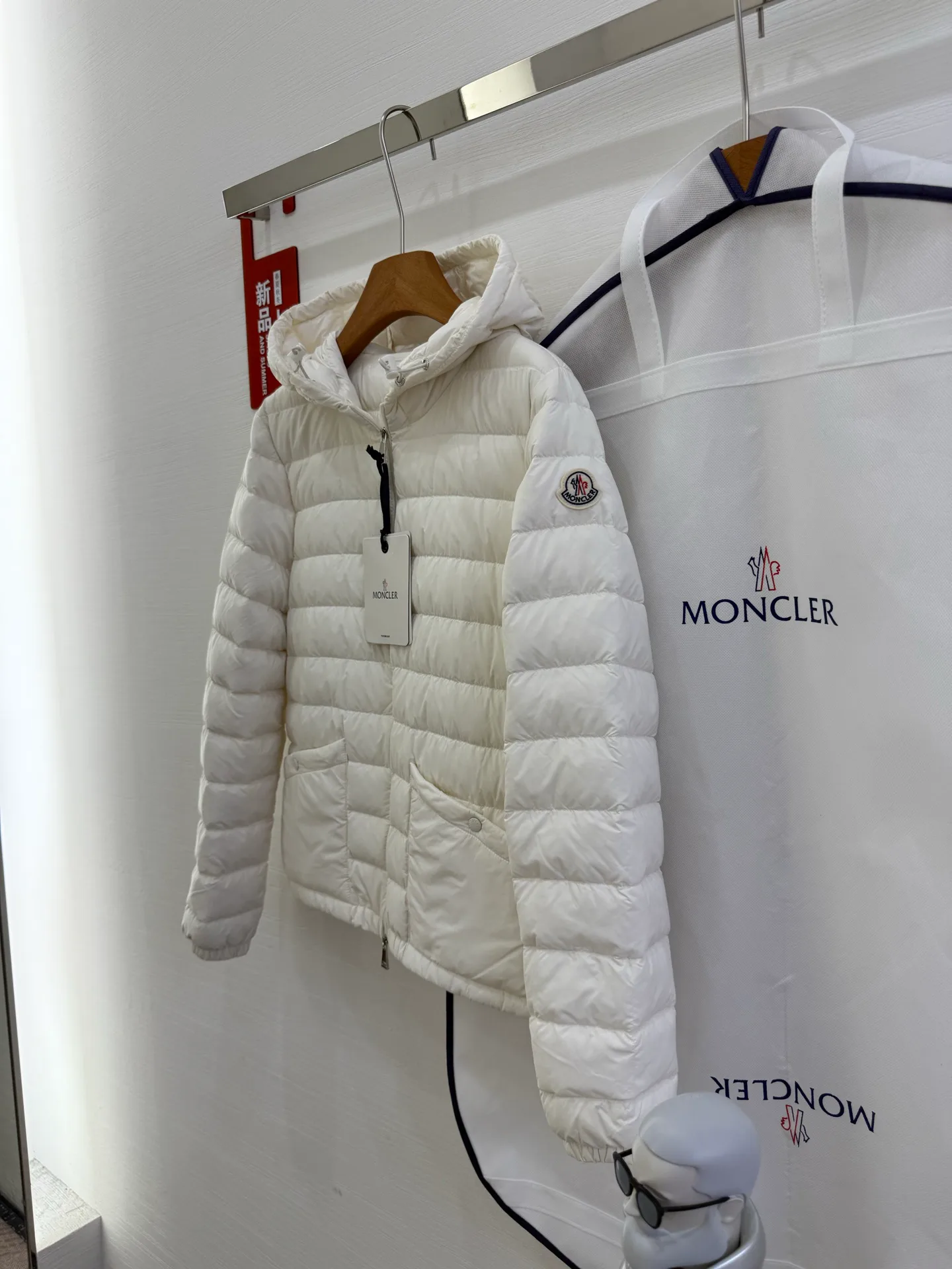 Women's Jackets And Down Jackets MONCLER 18043436