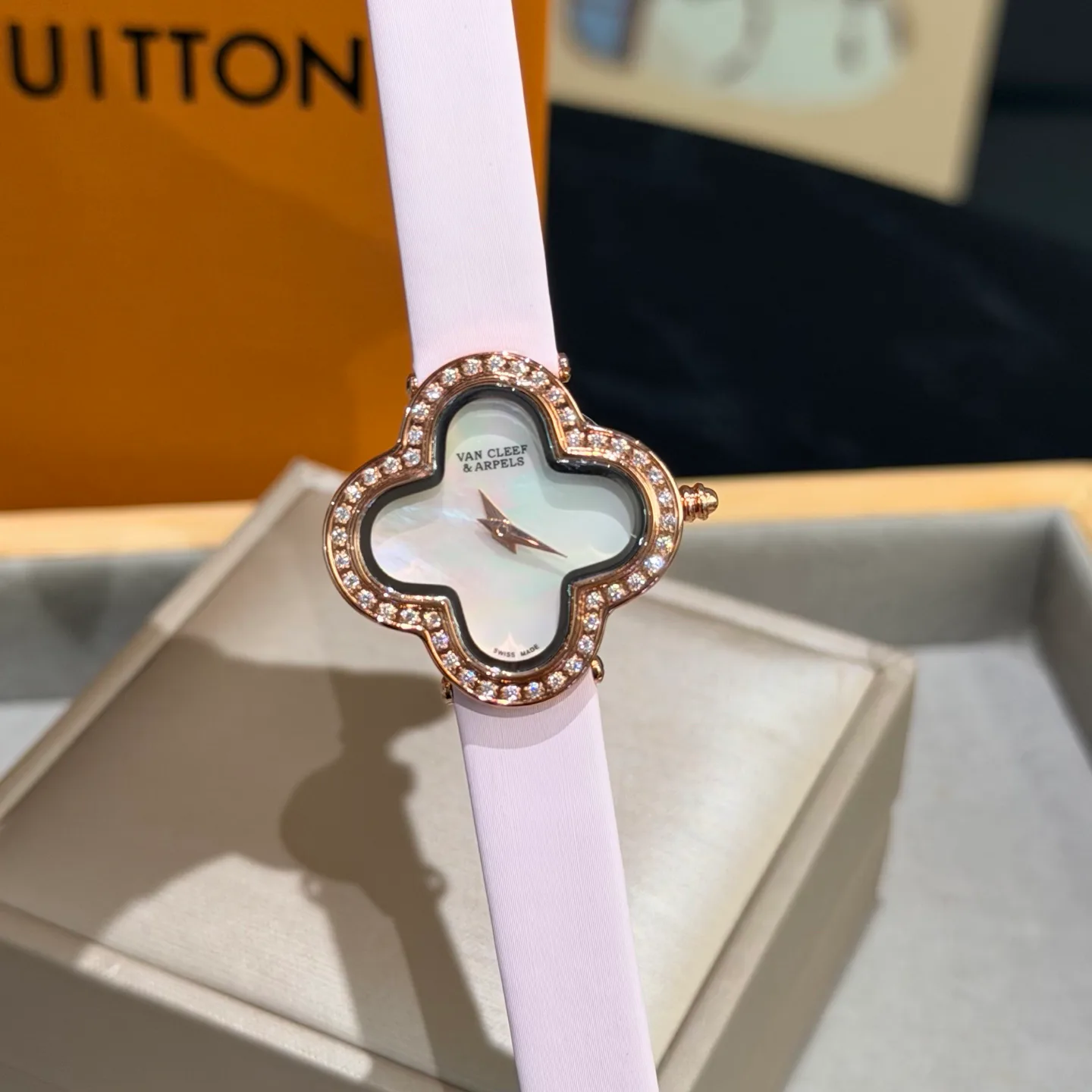 Women's Watches VAN CLEEF & ARPELS 18362058