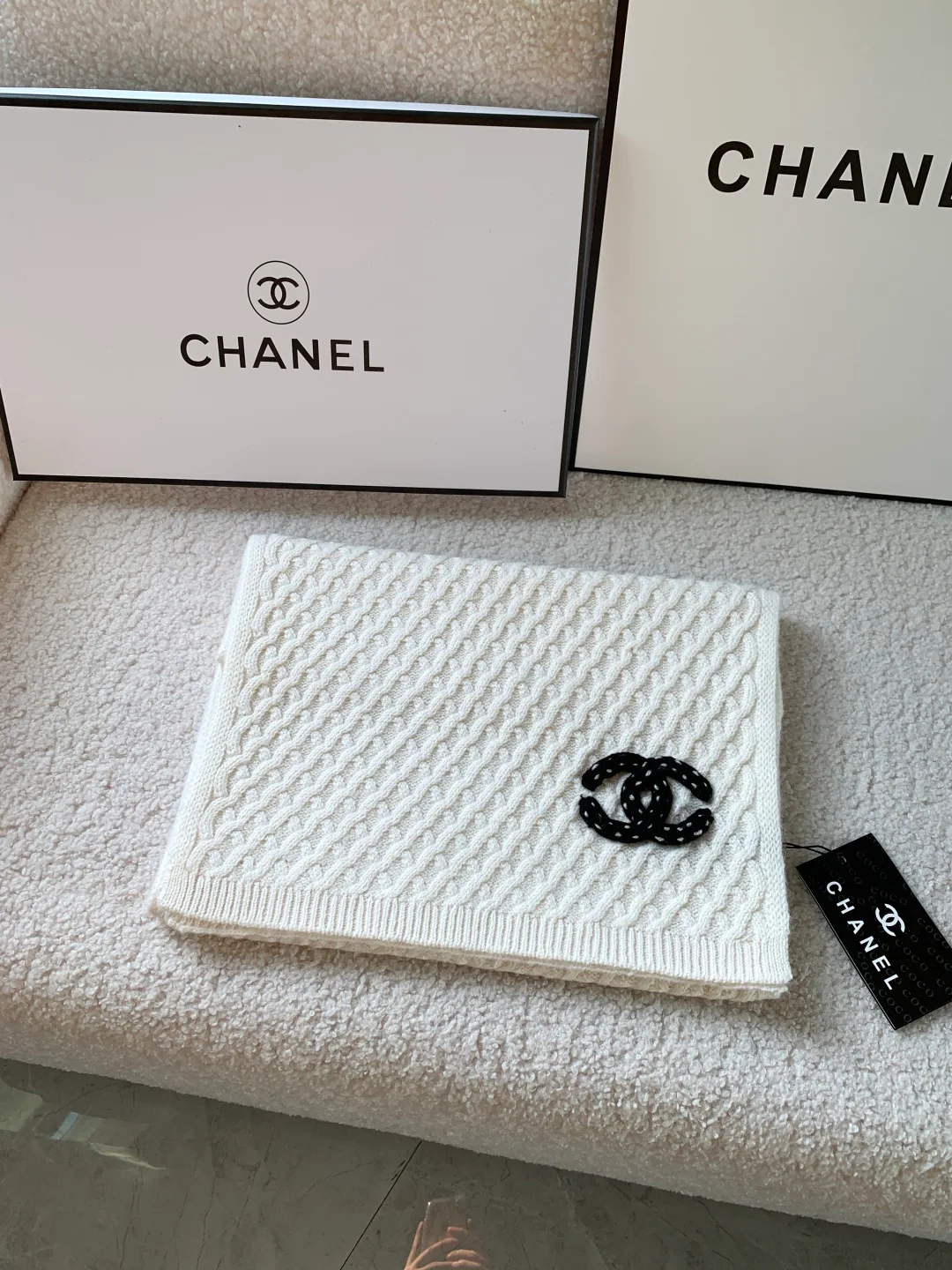 Шарфы Chanel 18555805