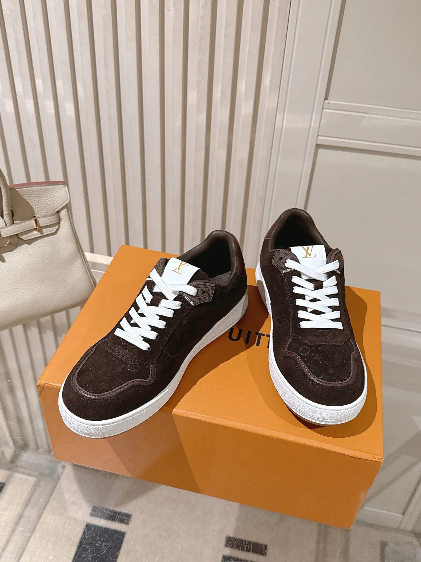 Women's Sneakers LOUIS VUITTON 18260223