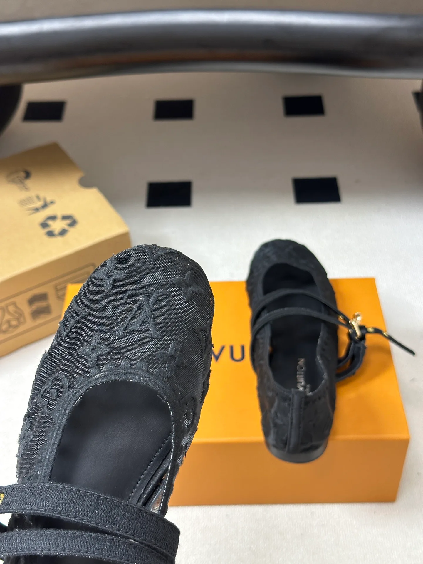 Women's Ballet Flats LOUIS VUITTON 18340937