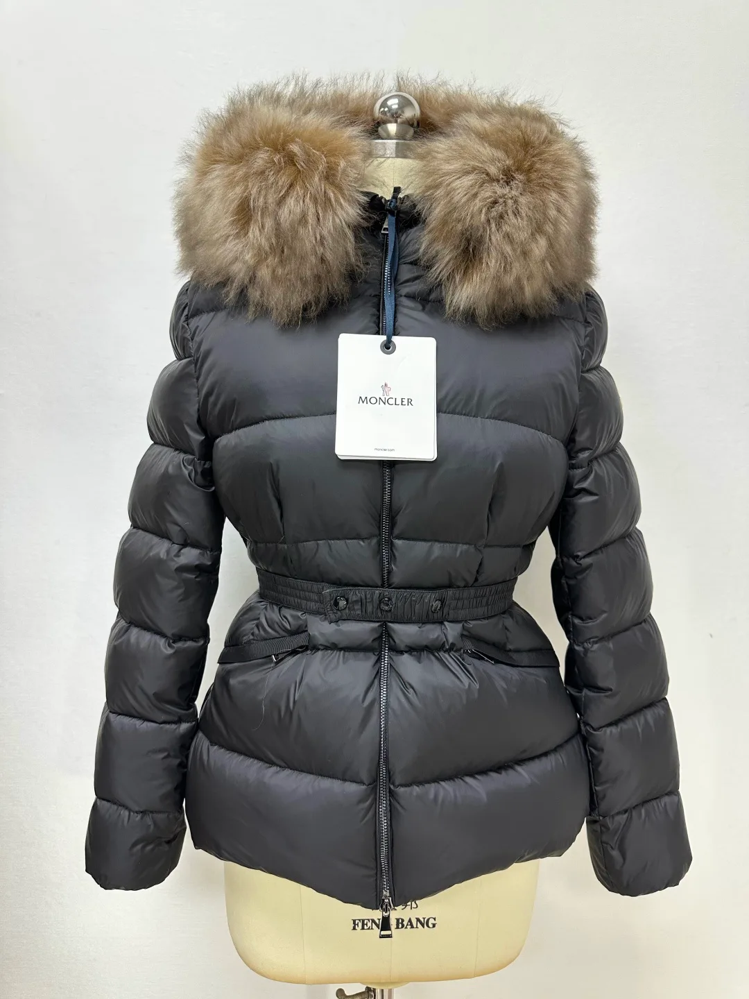 Women's Jackets And Down Jackets MONCLER 18538722