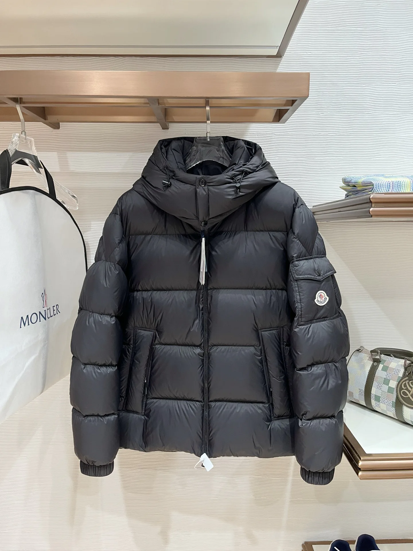 Men's Jackets And Down Jackets MONCLER 17930655