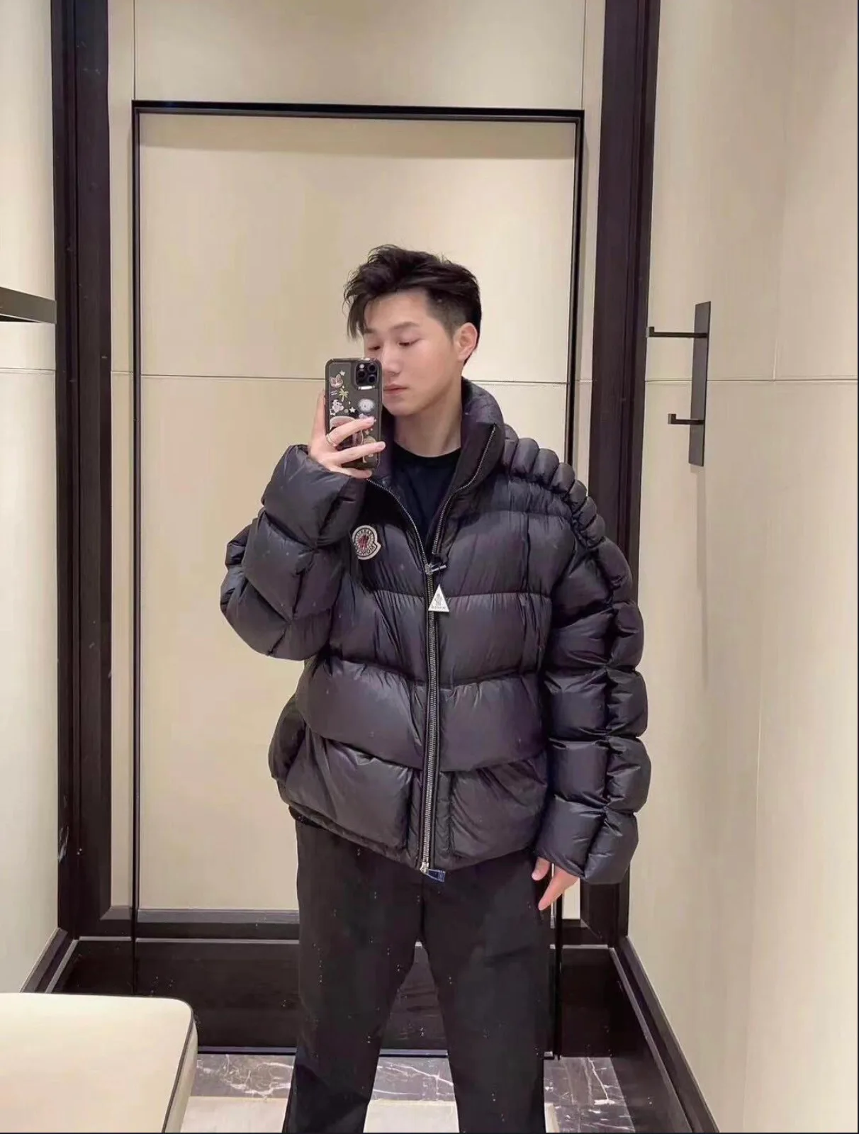 Women's Jackets And Down Jackets MONCLER 18130160