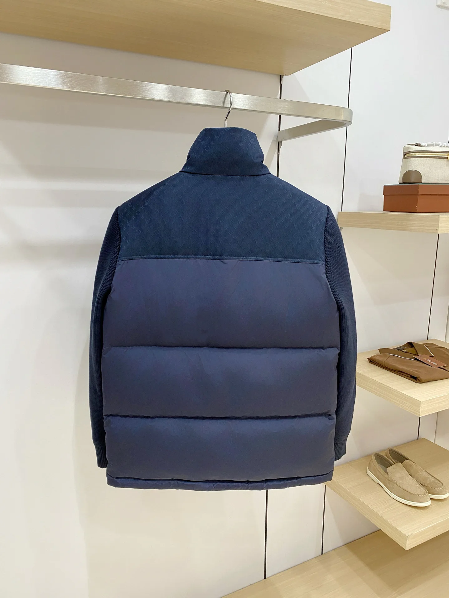 Куртки И Пуховики Женские Louis Vuitton 18584898