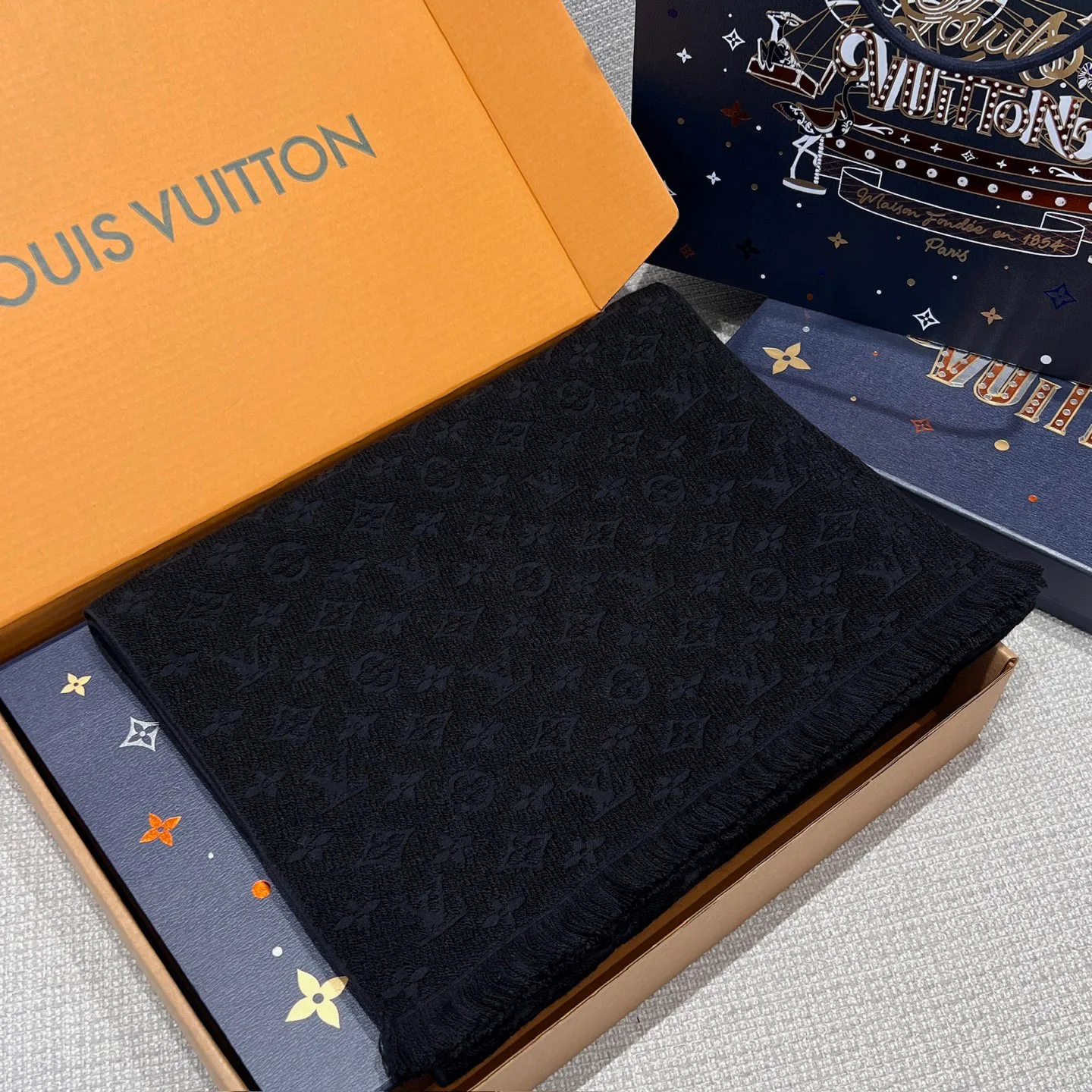 Scarves LOUIS VUITTON 17945580