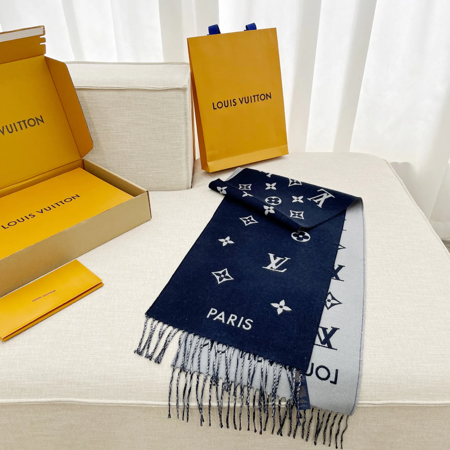 Scarves LOUIS VUITTON 18462785
