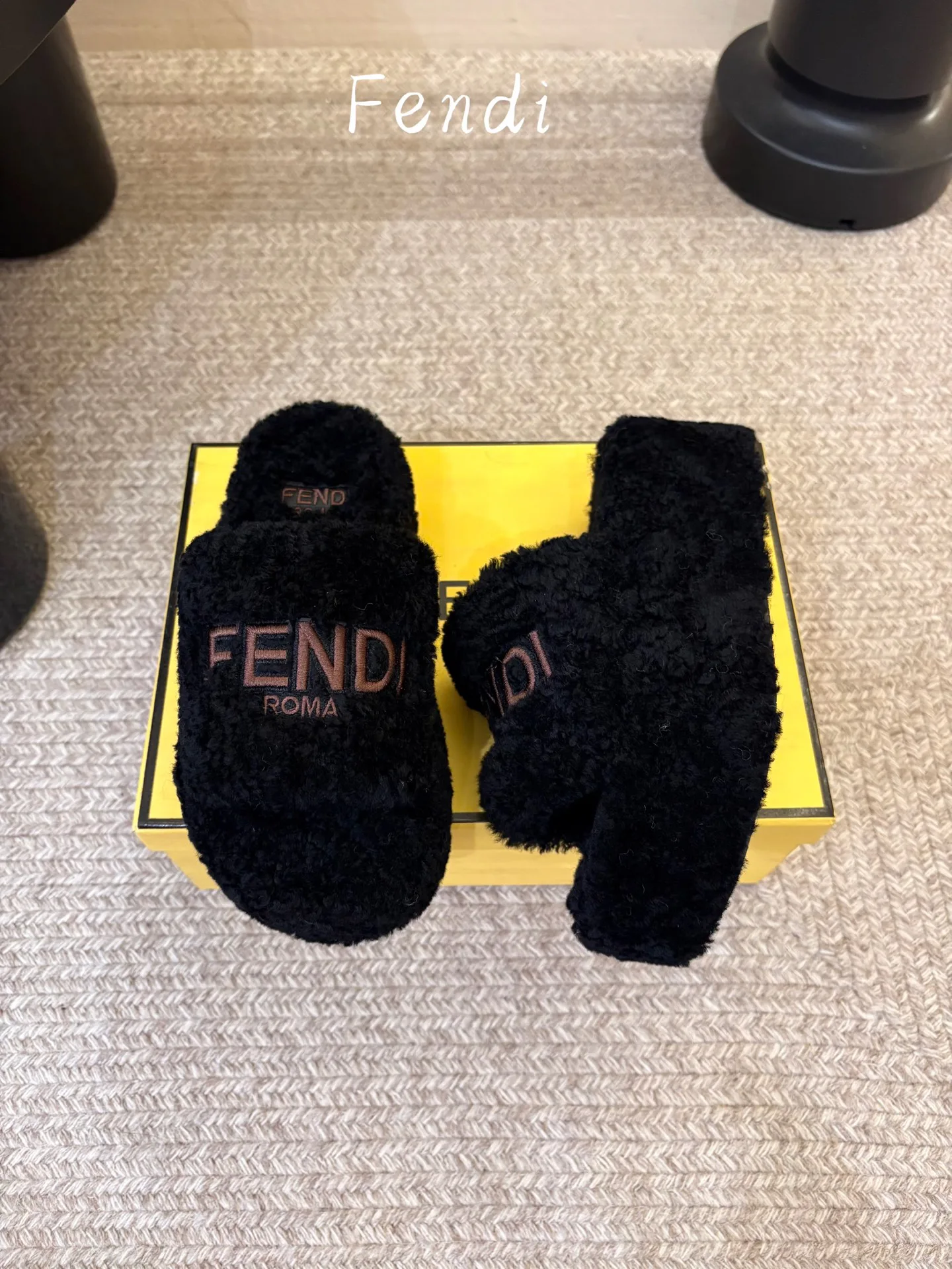 Women's Slippers FENDI 18132911