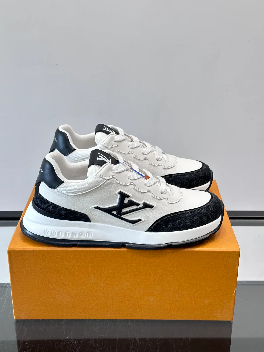 Men's Sneakers LOUIS VUITTON 17897373