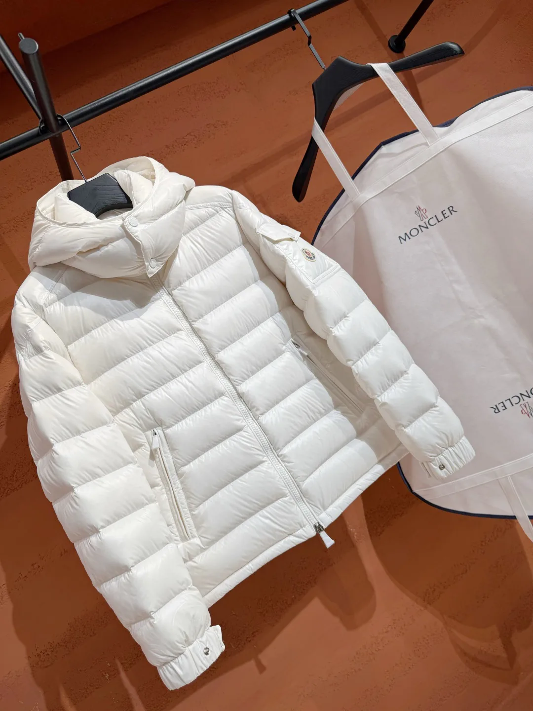 Women's Jackets And Down Jackets MONCLER 18237476