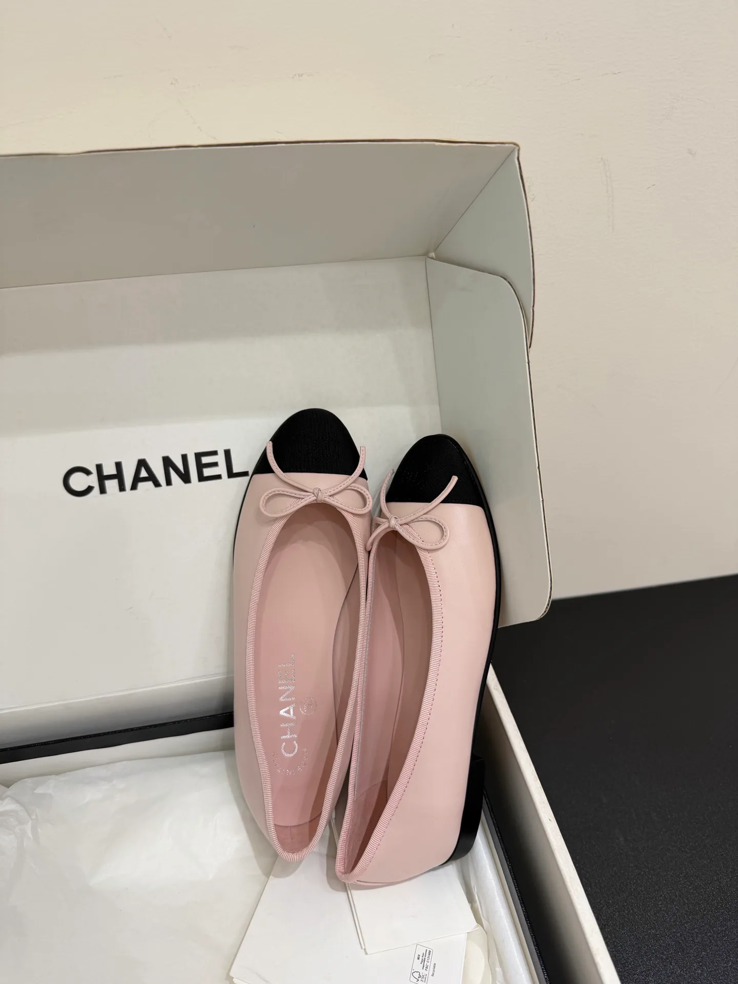Women's Ballet Flats CHANEL 18080137