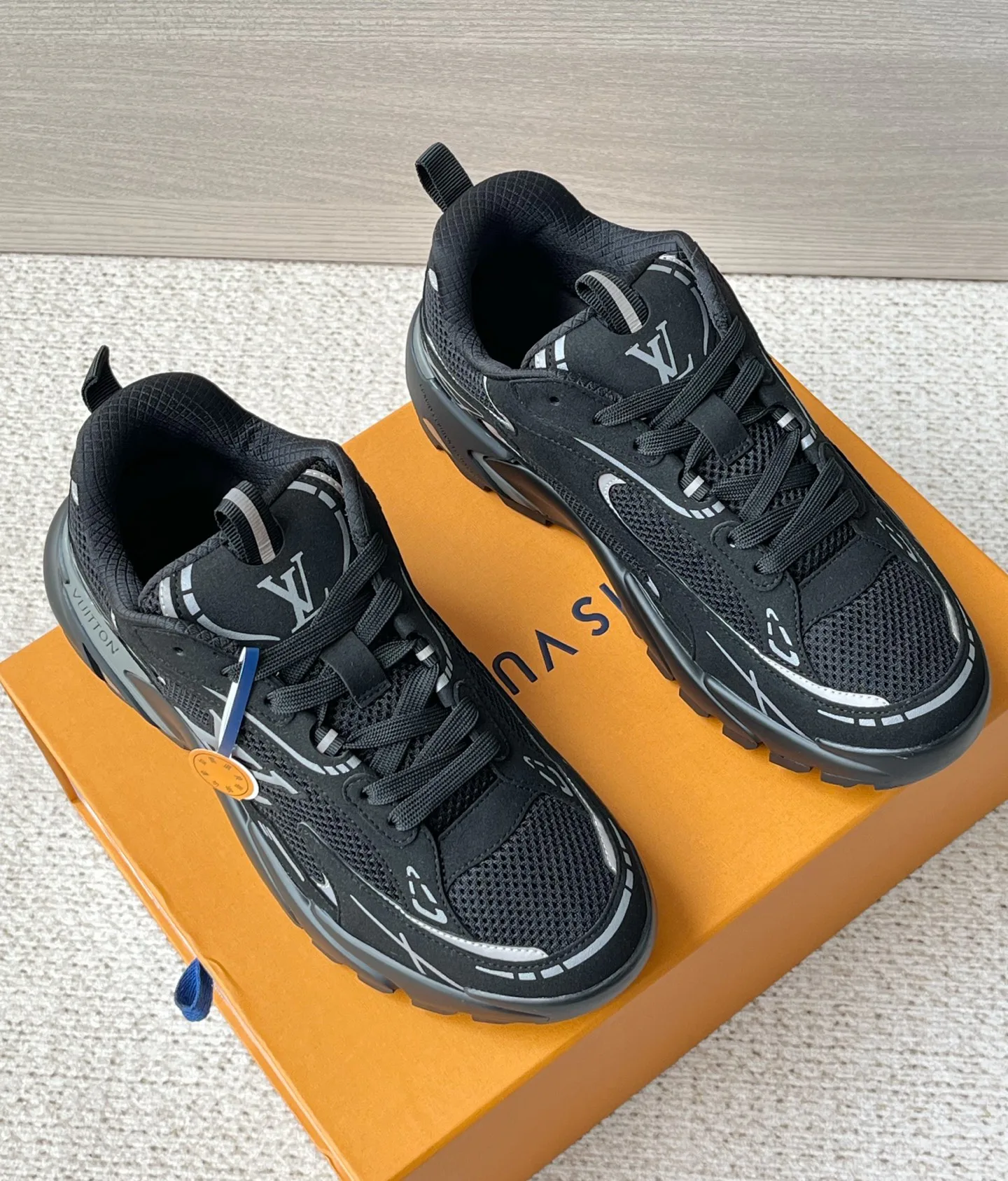 Men's Sneakers LOUIS VUITTON 17972104