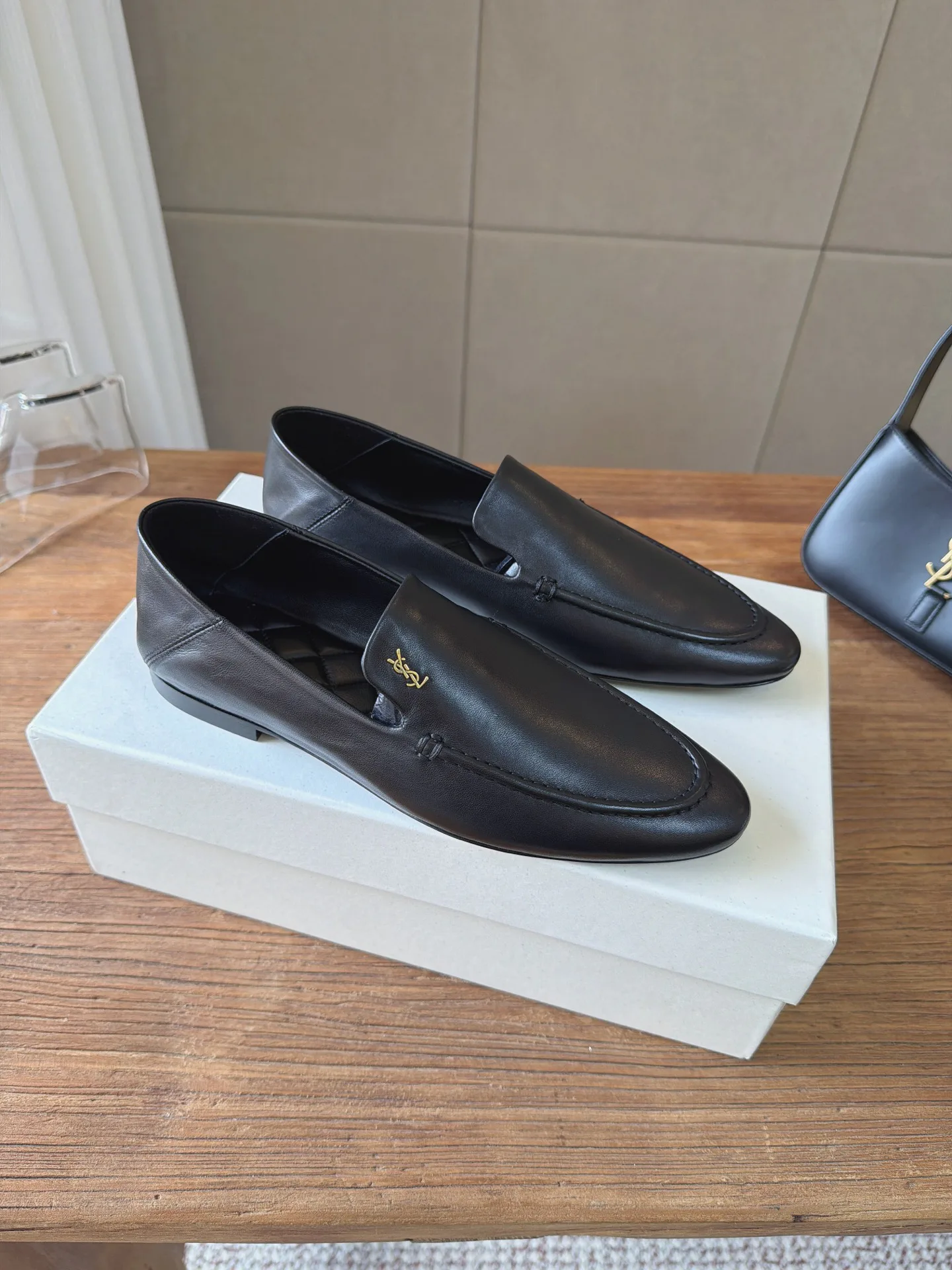Women's Loafers And Moccasins SAINT LAURENT 18466599