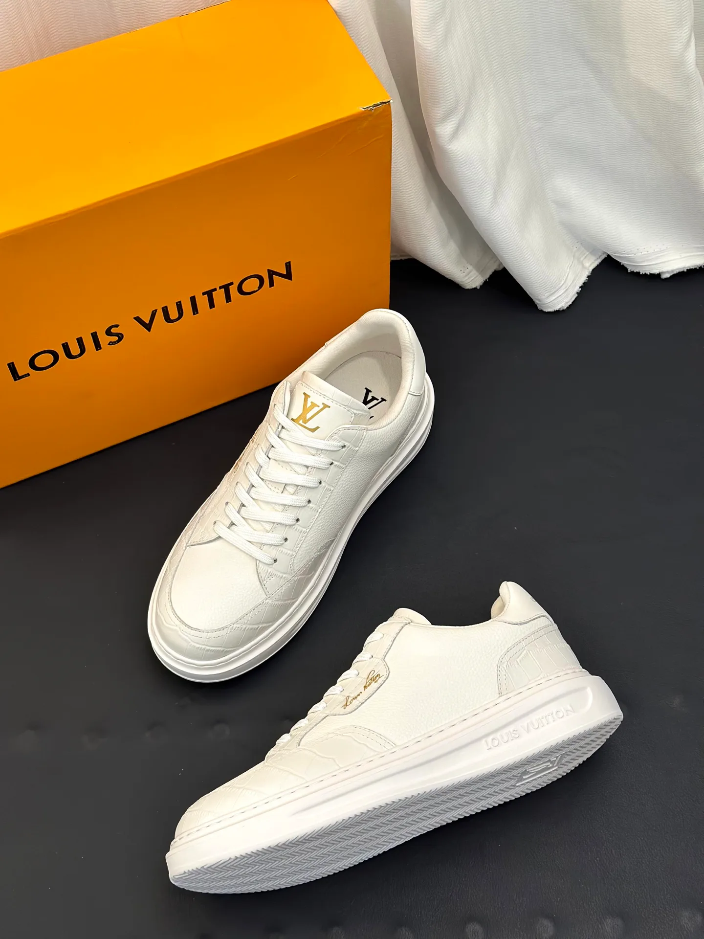 Кроссовки Мужские Louis Vuitton 18586716