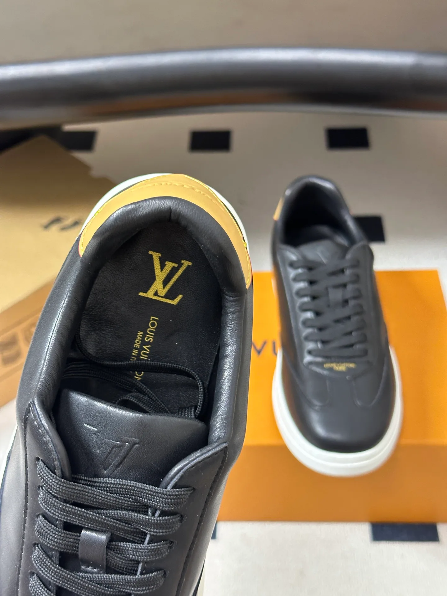 Men's Sneakers LOUIS VUITTON 18340906