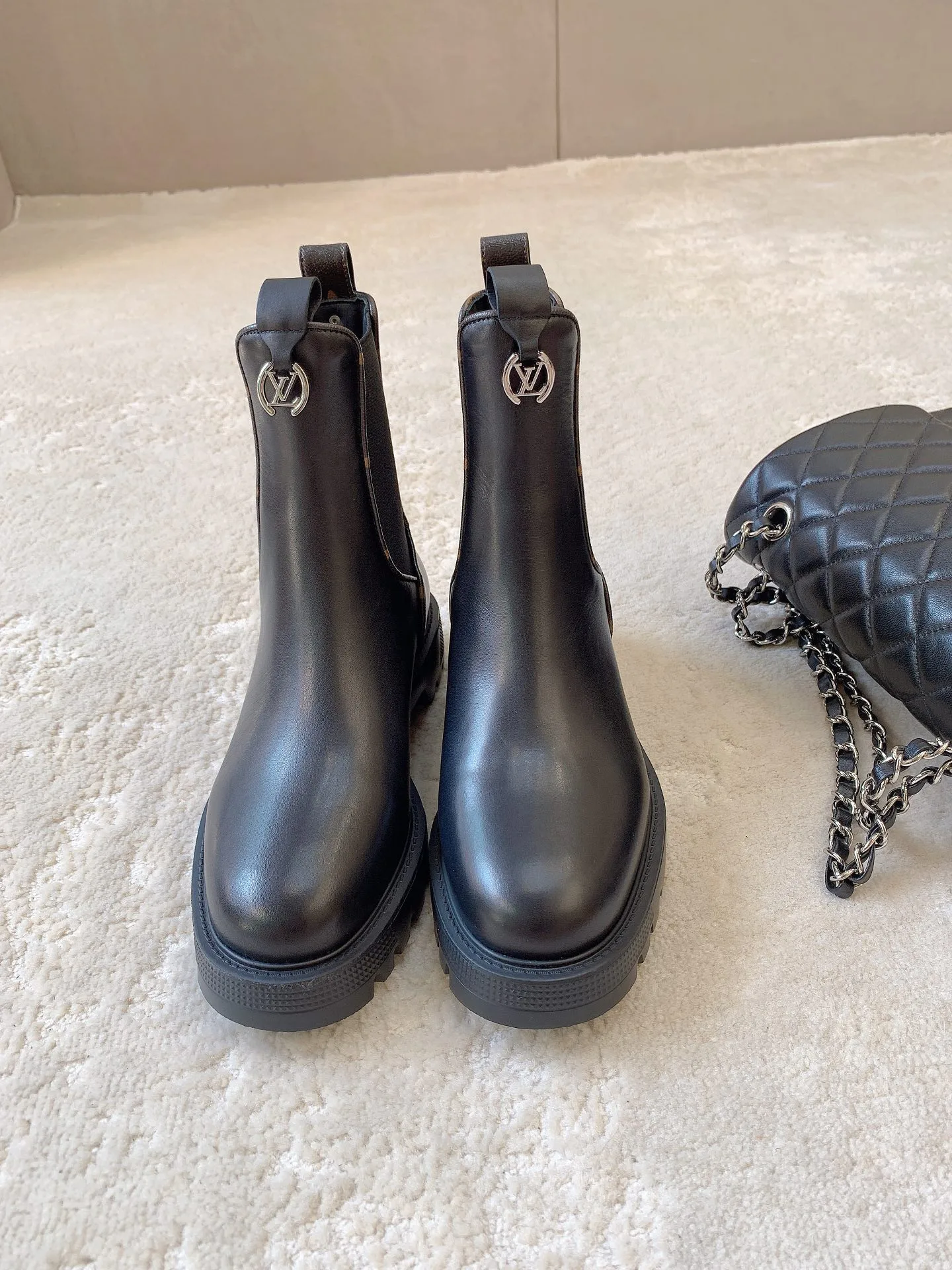 Women's Ankle Boots LOUIS VUITTON 18365557