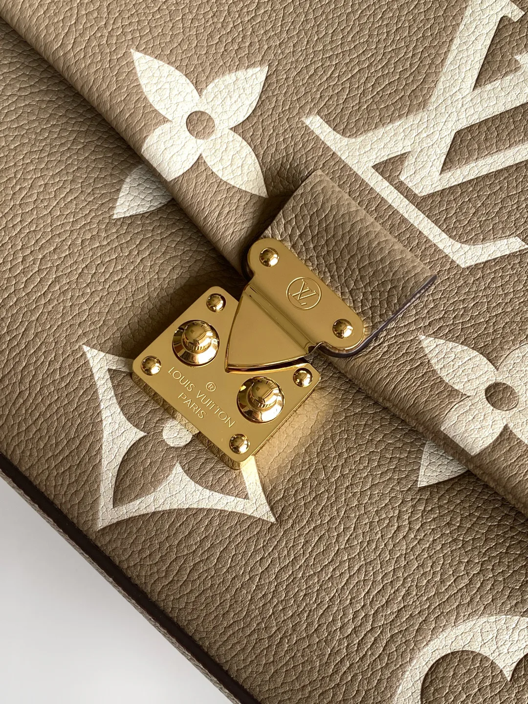Women's Classic Handbags LOUIS VUITTON 18520972