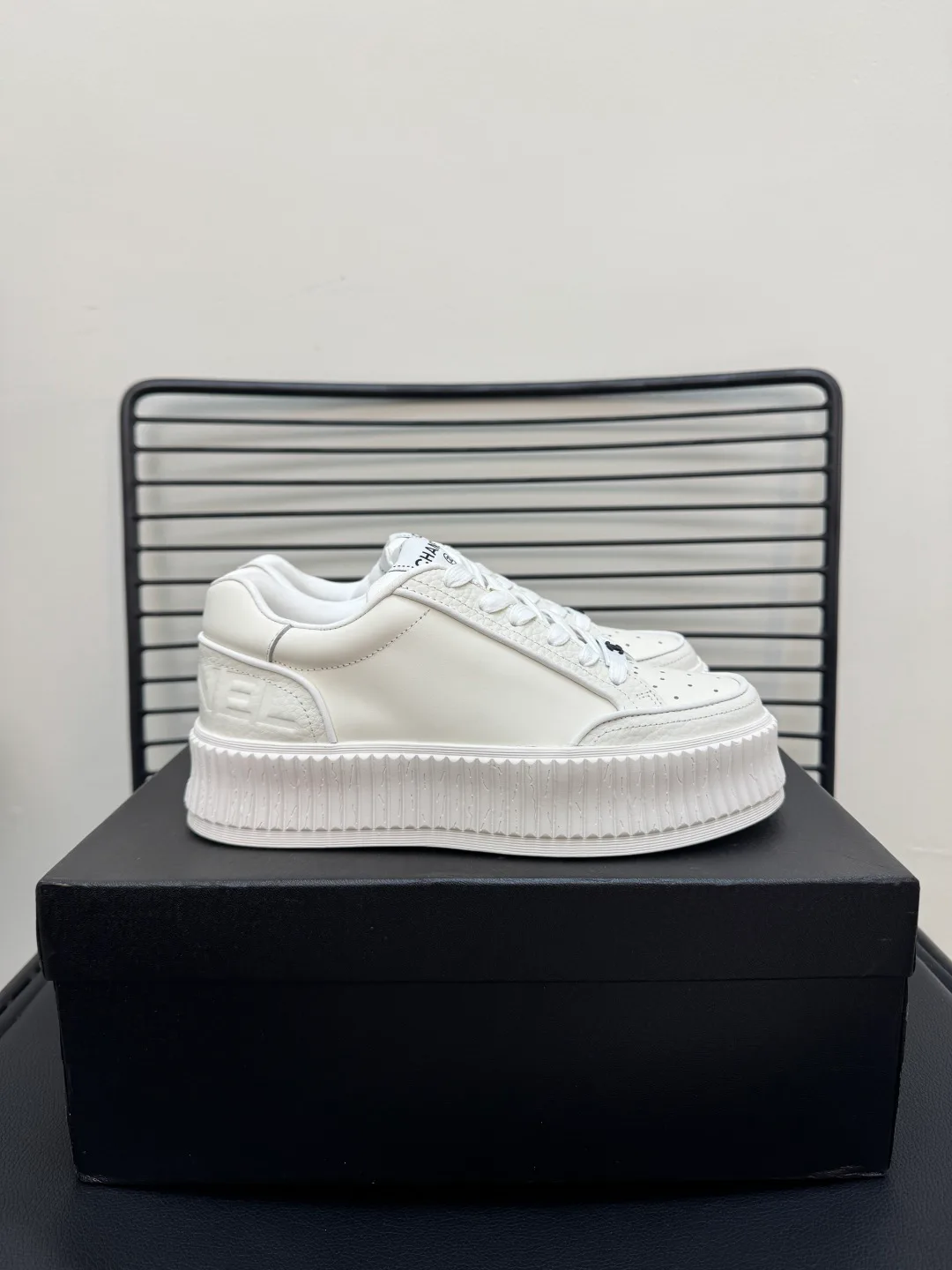 Women's Sneakers CHANEL 18025563